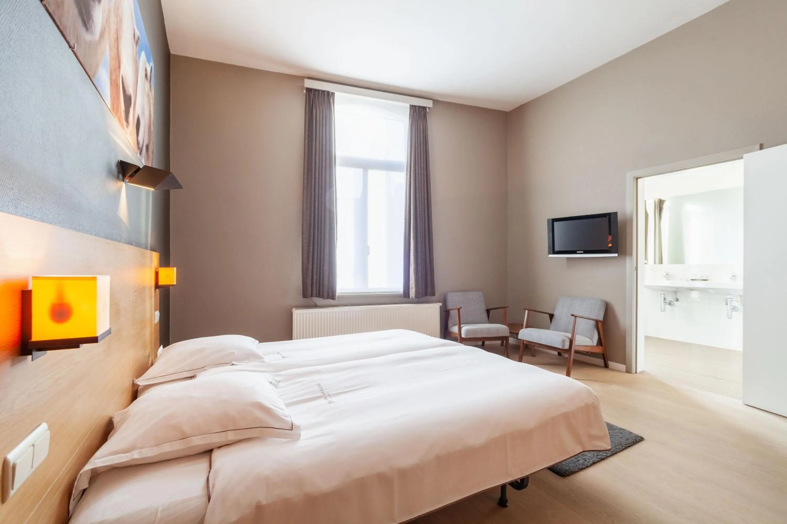 Photo of the whole room, Bed in Hotel Hof van Aragon