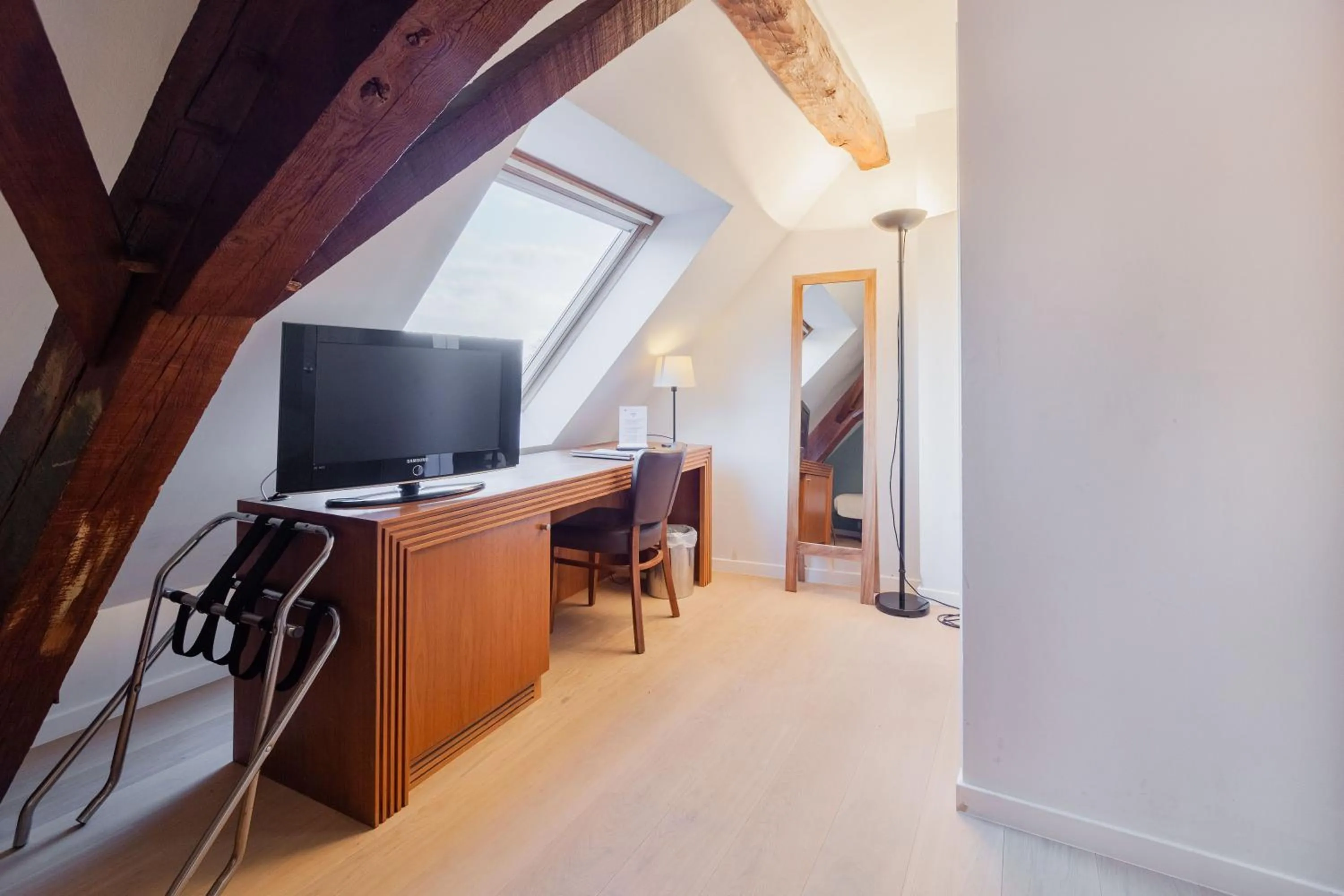 Communal lounge/ TV room in Hotel Hof van Aragon
