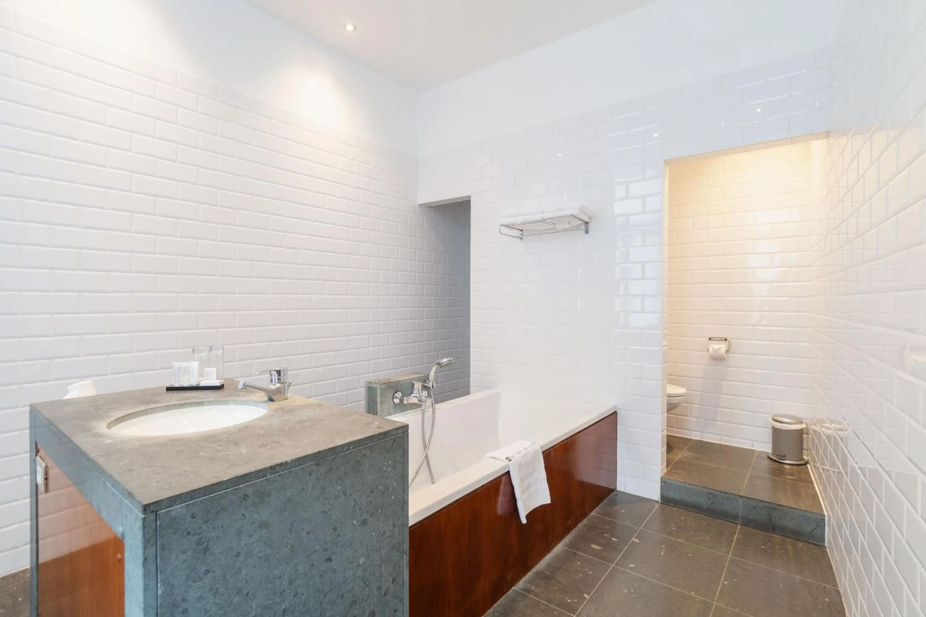 Bathroom in Hotel Hof van Aragon