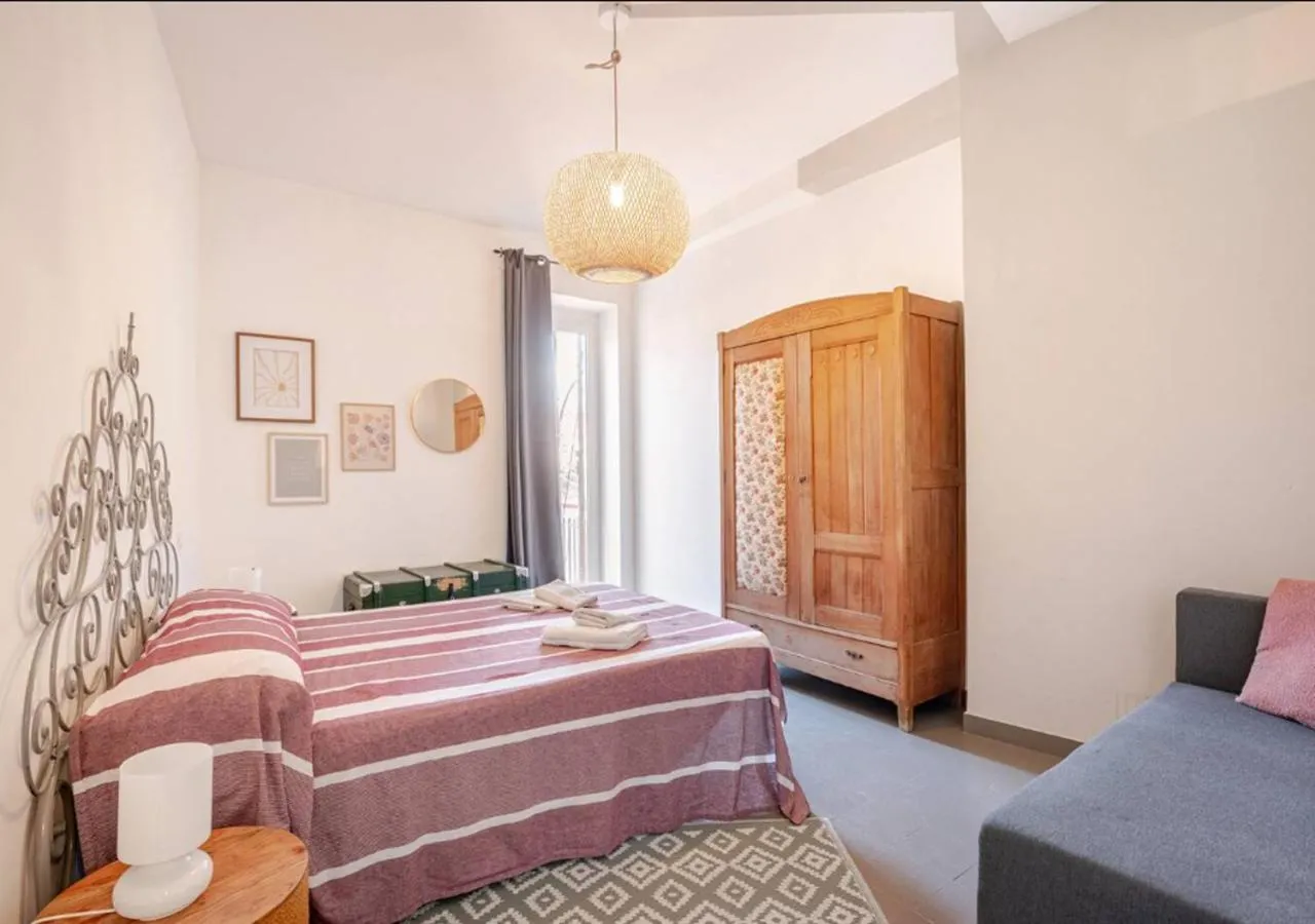 Bed in Norma House on the Rocks