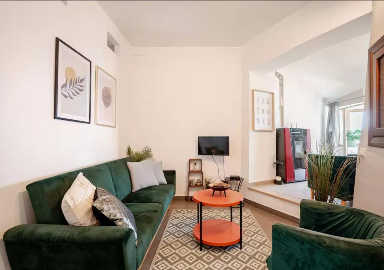 Communal lounge/ TV room in Norma House on the Rocks