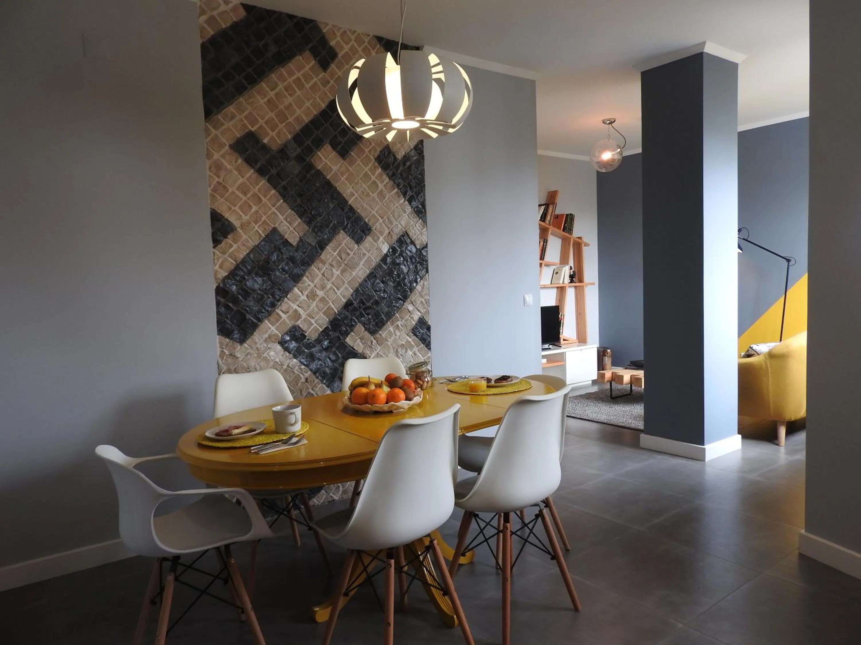 Communal lounge/ TV room in Lisbon Airport Hostel