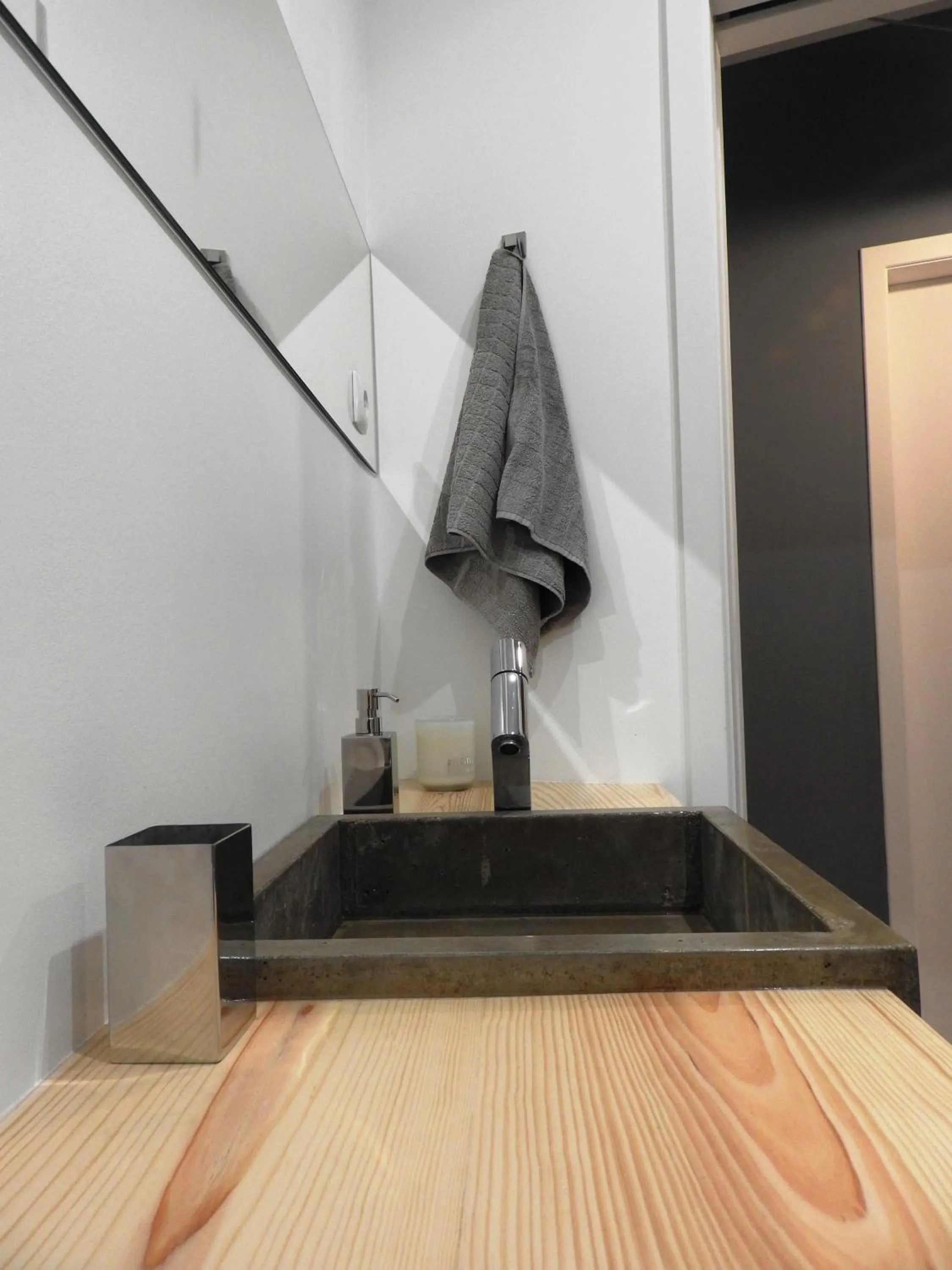 Bathroom in Lisbon Airport Hostel