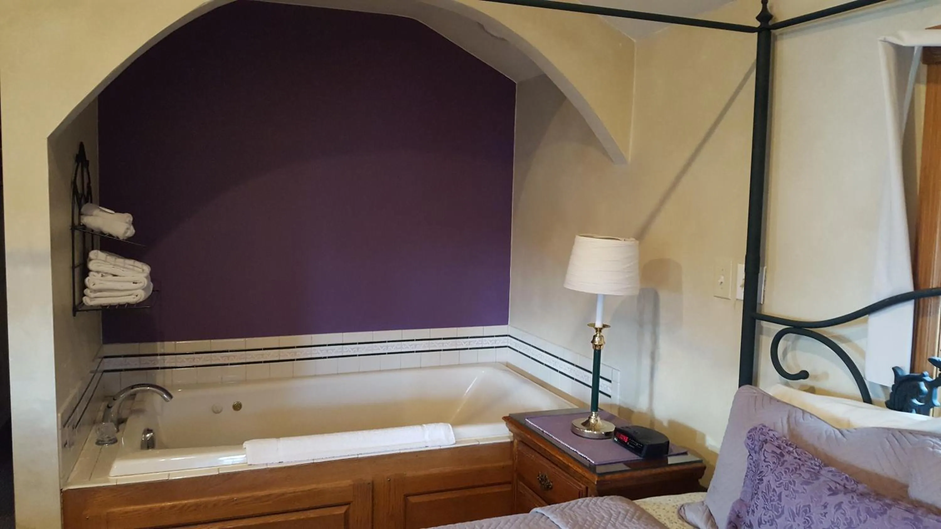 Deluxe Queen Studio  in Snug Harbor Inn