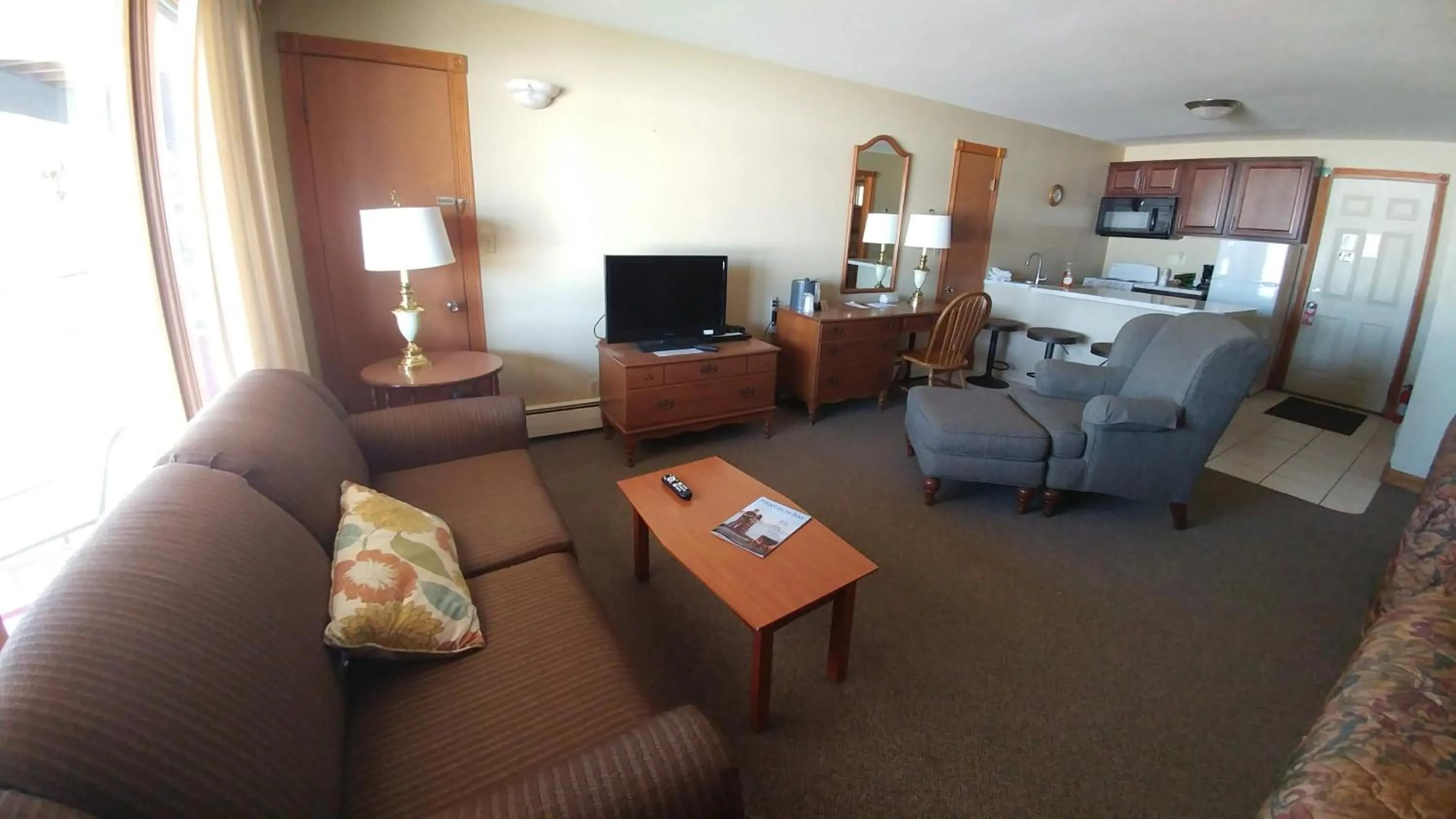 Deluxe Queen Room in Snug Harbor Inn