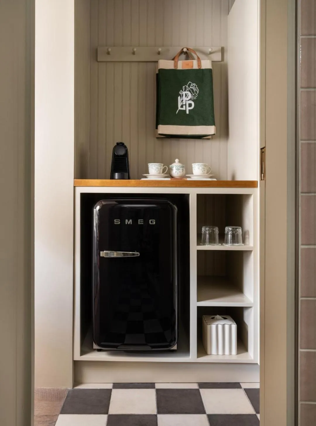 Coffee/tea facilities in Le Petit Pali Brentwood