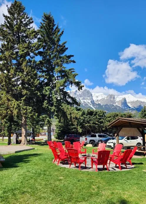 Rundle Mountain Lodge