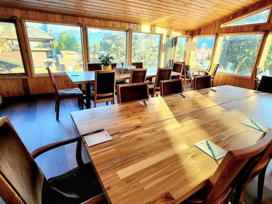 Rundle Mountain Lodge