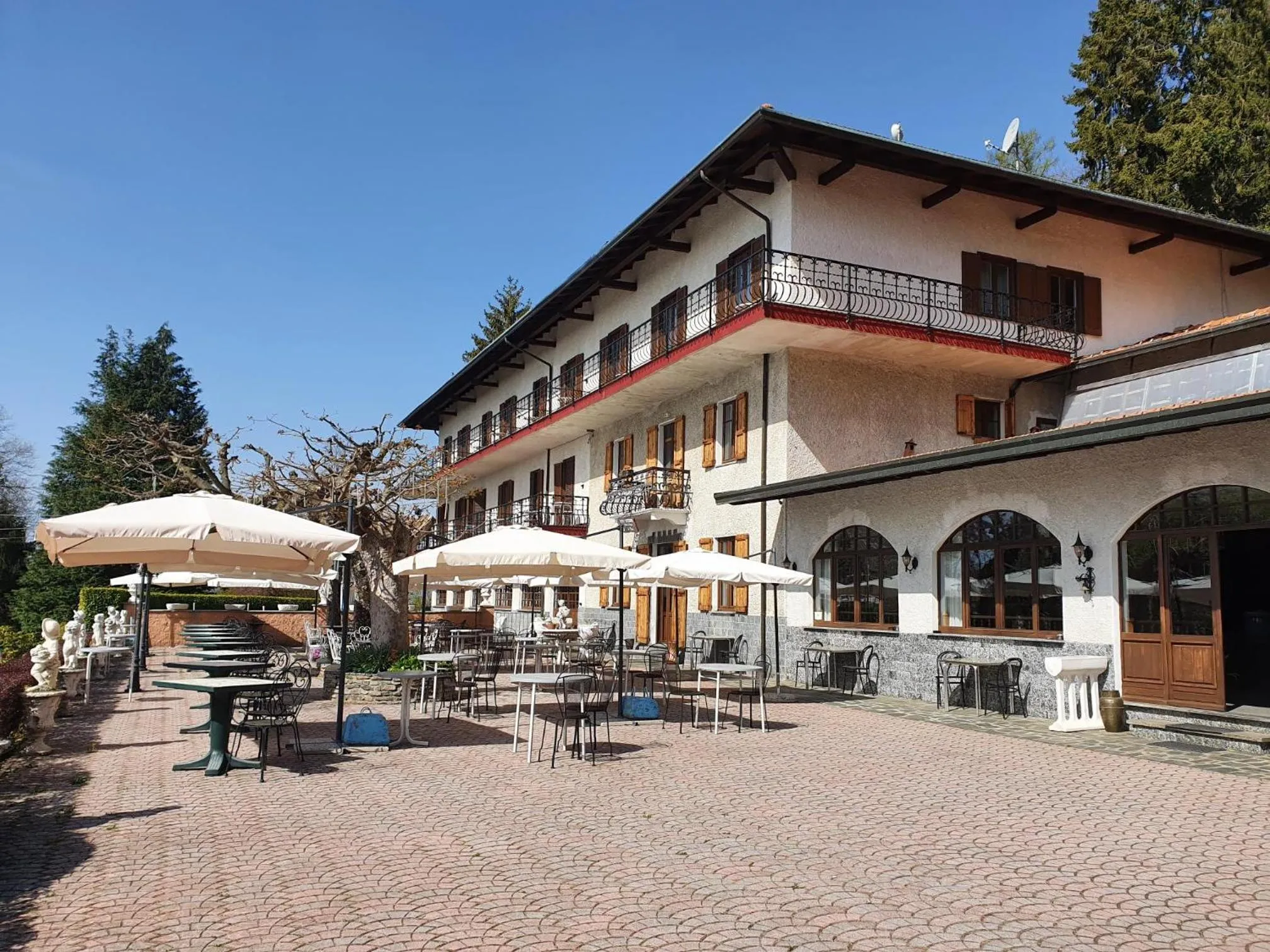 Property building in Hotel Madonna di Luciago