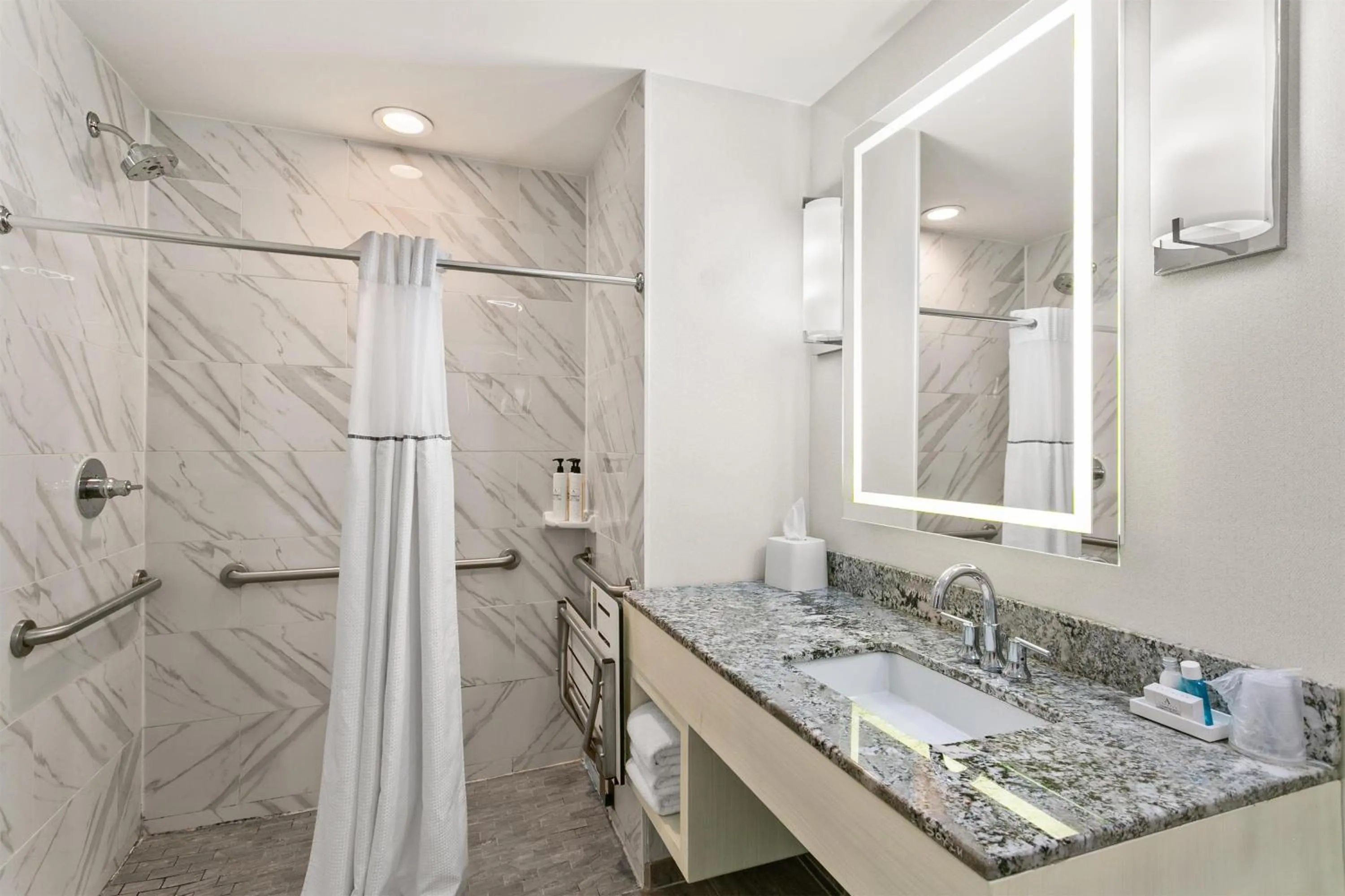 Shower in Sonesta Hotel Baltimore Inner Harbor