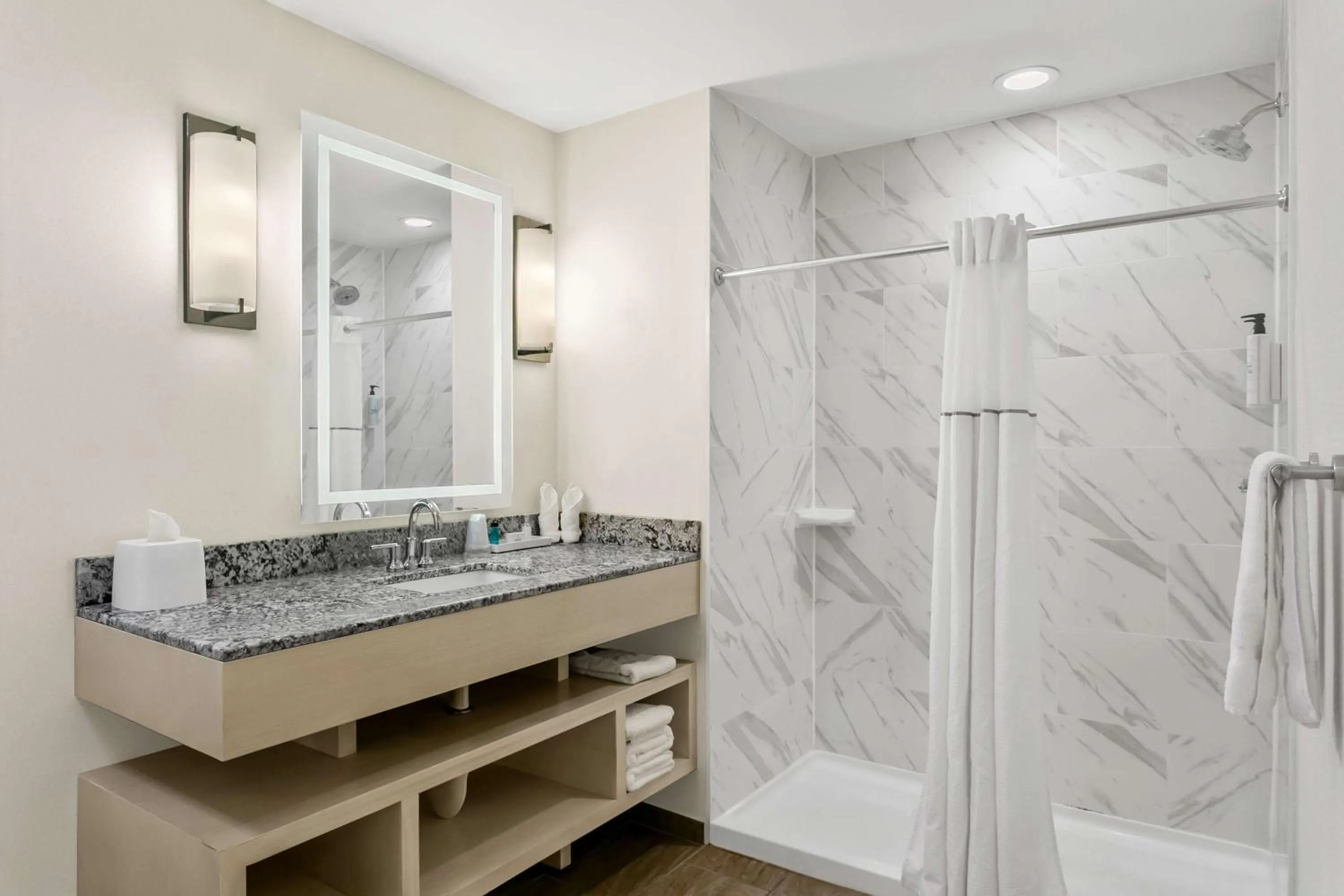 Bedroom in Delta Hotels by Marriott Baltimore Inner Harbor