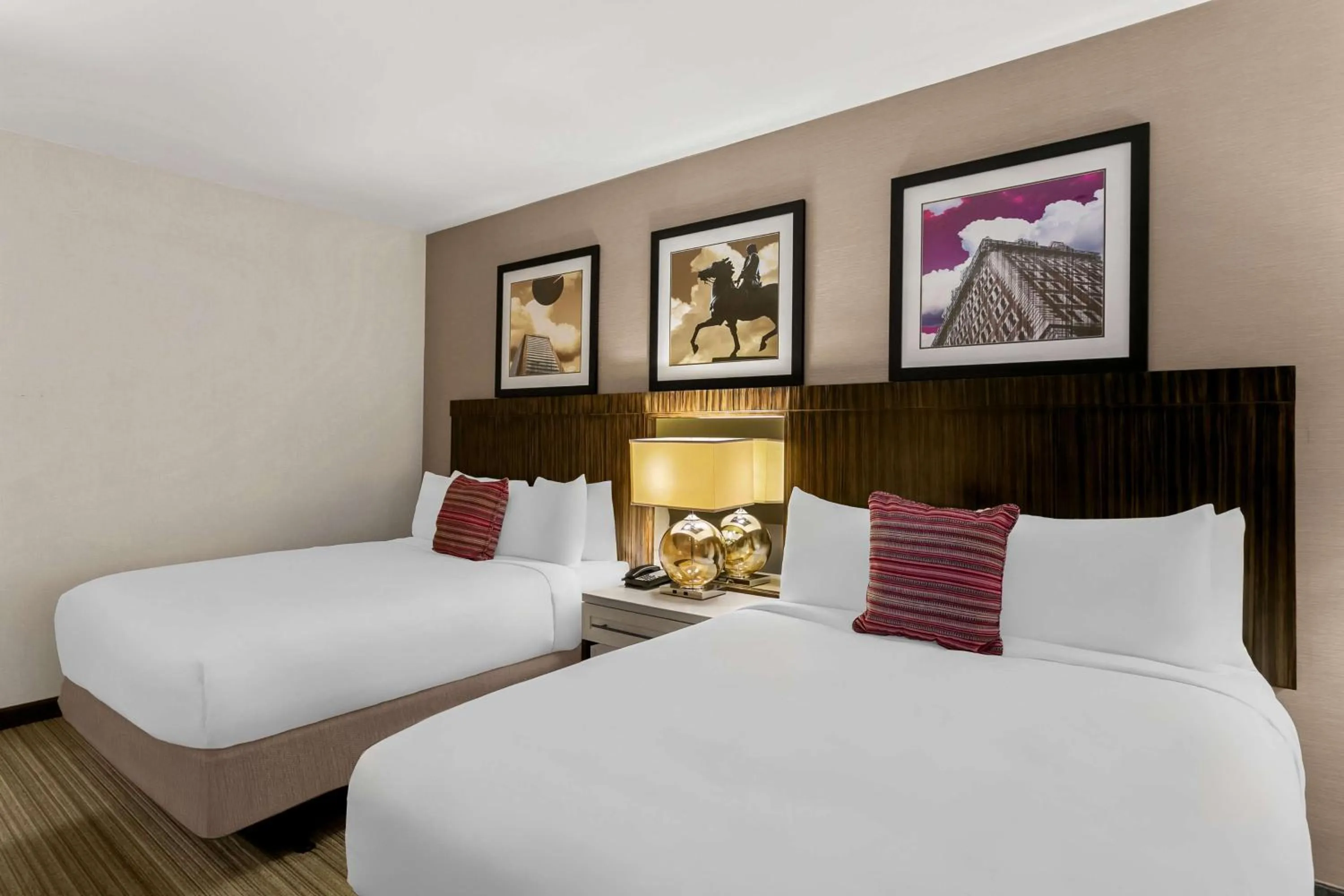 Bedroom, Bed in Delta Hotels by Marriott Baltimore Inner Harbor