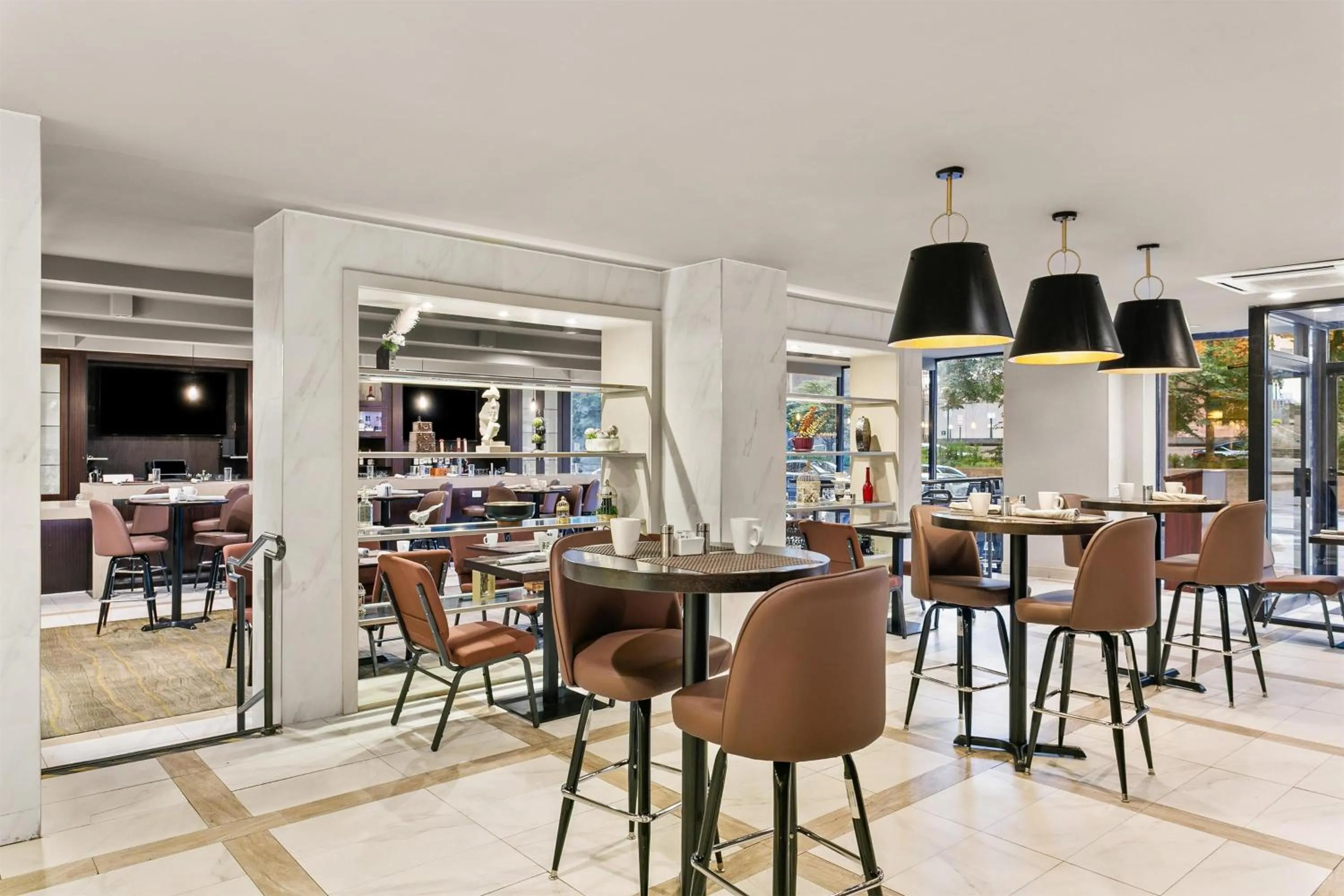 Restaurant/places to eat in Sonesta Hotel Baltimore Inner Harbor