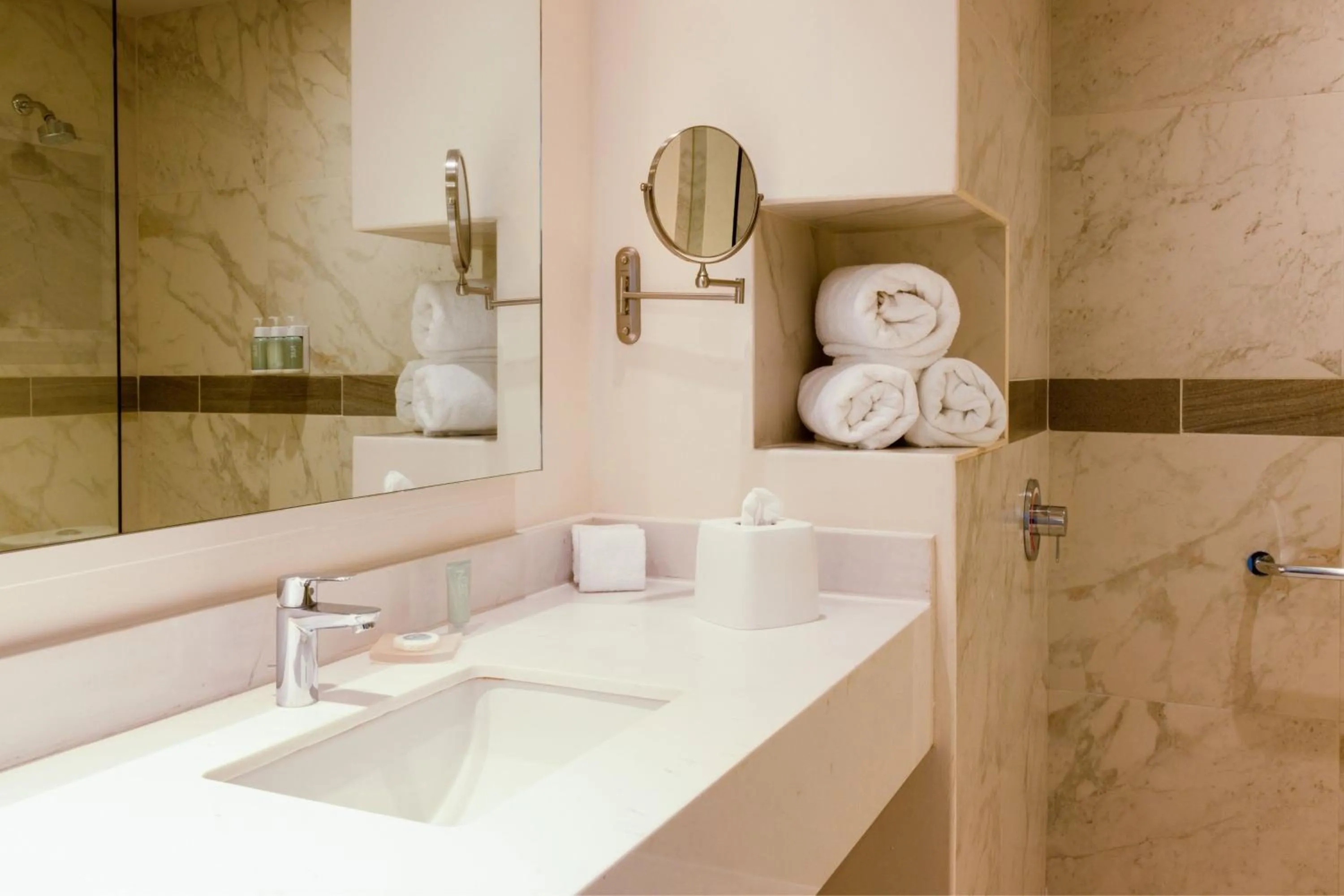 Photo of the whole room in Courtyard by Marriott Mexico City Vallejo