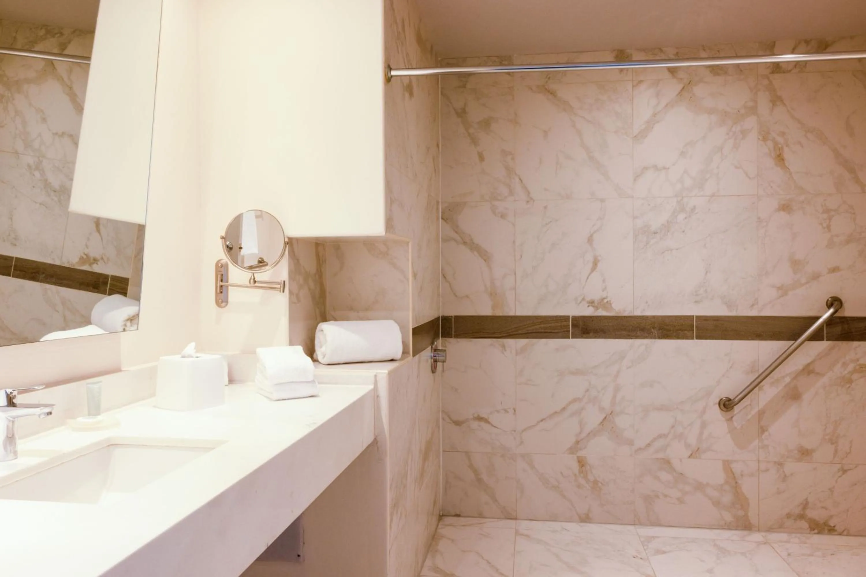 Photo of the whole room in Courtyard by Marriott Mexico City Vallejo