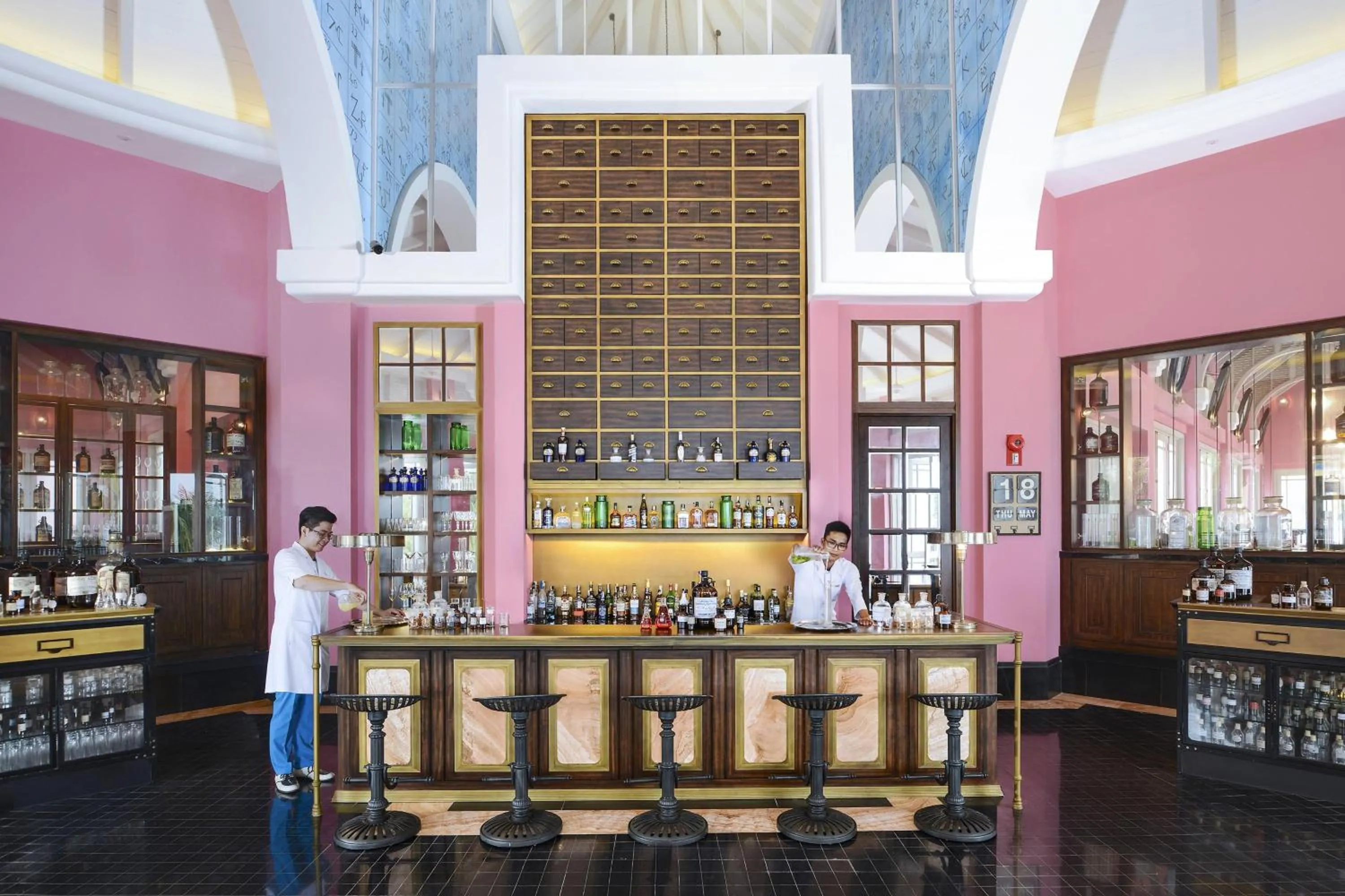 Lounge or bar in JW Marriott Phu Quoc Emerald Bay Resort & Spa