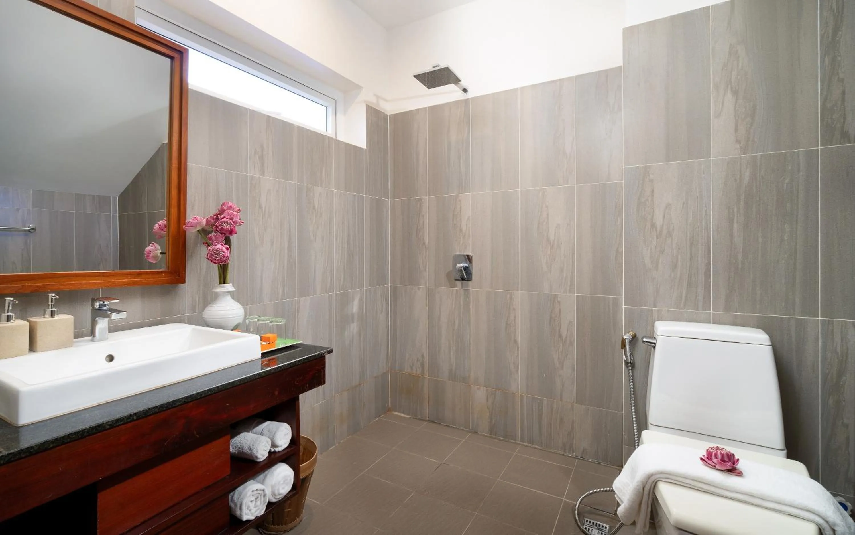 Shower in Indra Angkor Residence