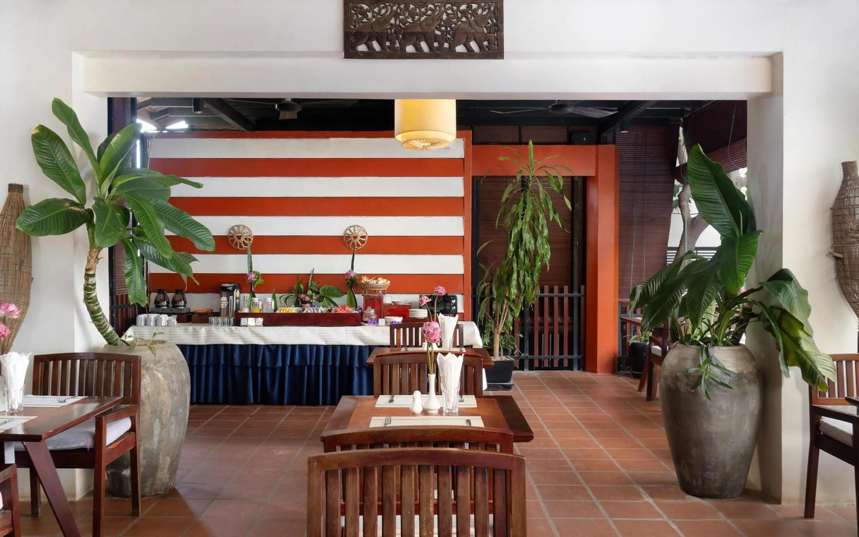 Restaurant/places to eat in Indra Angkor Residence