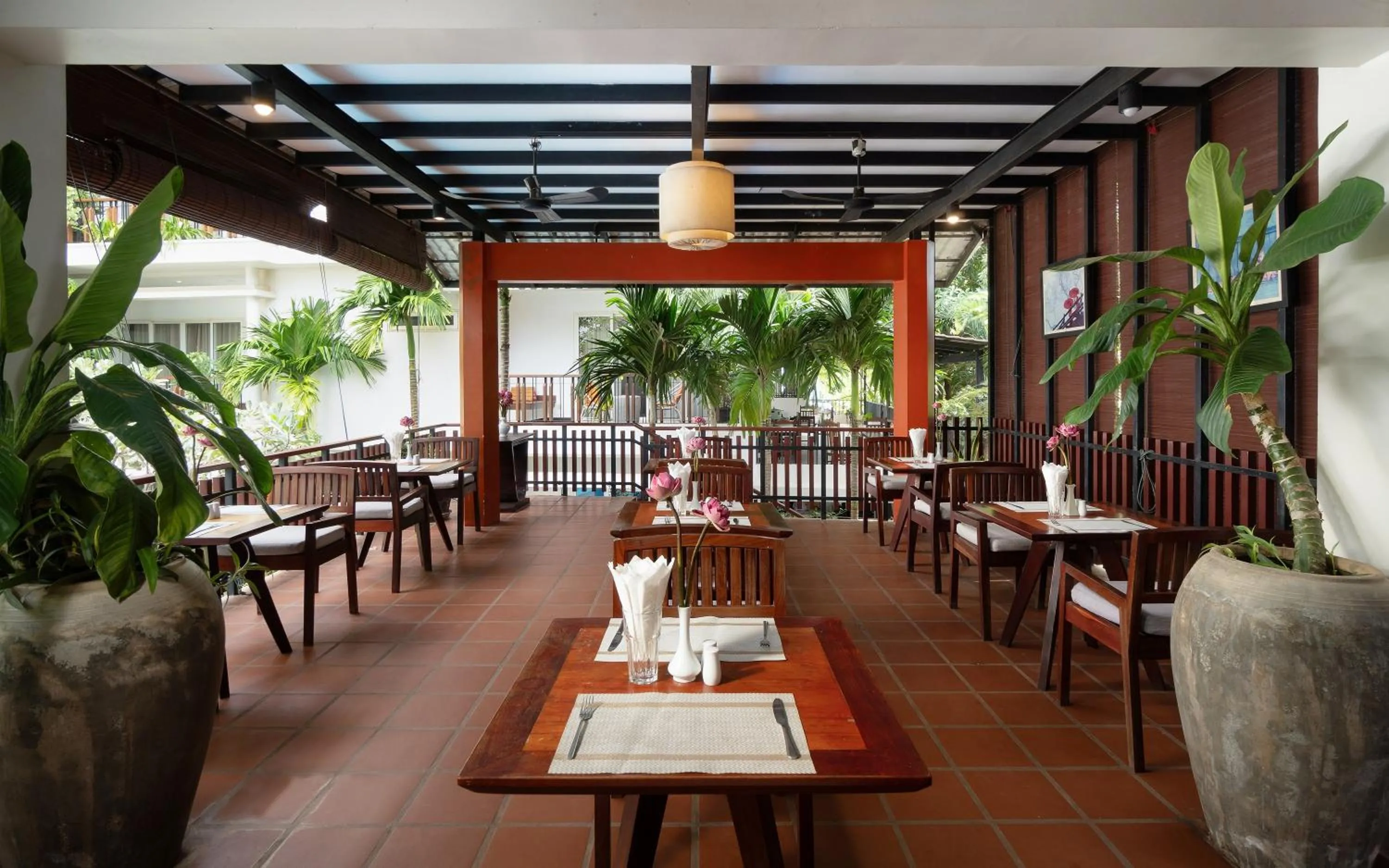 Restaurant/places to eat in Indra Angkor Residence