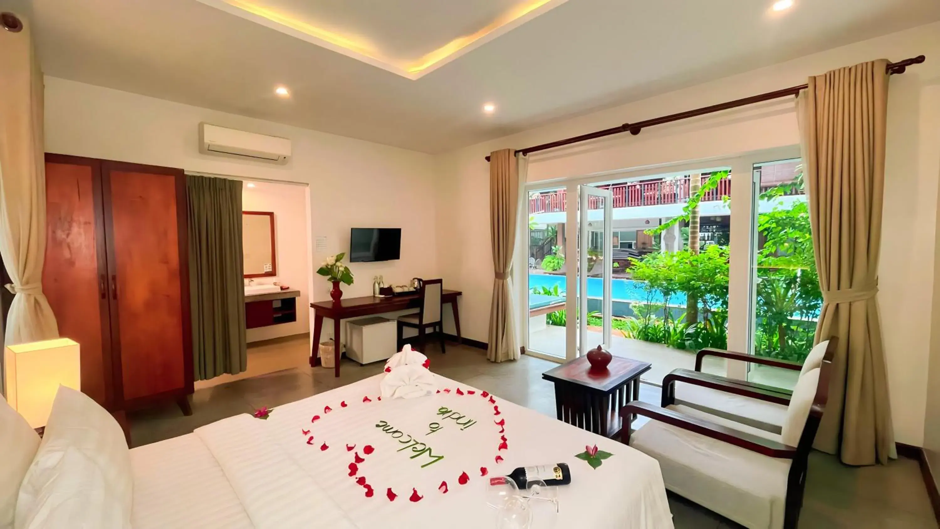 King Suite With Balcony Pool View - Free Pick Up in Indra Angkor Residence King Suite With Balcony Pool View - Free Pick Up in Indra Angkor Residence