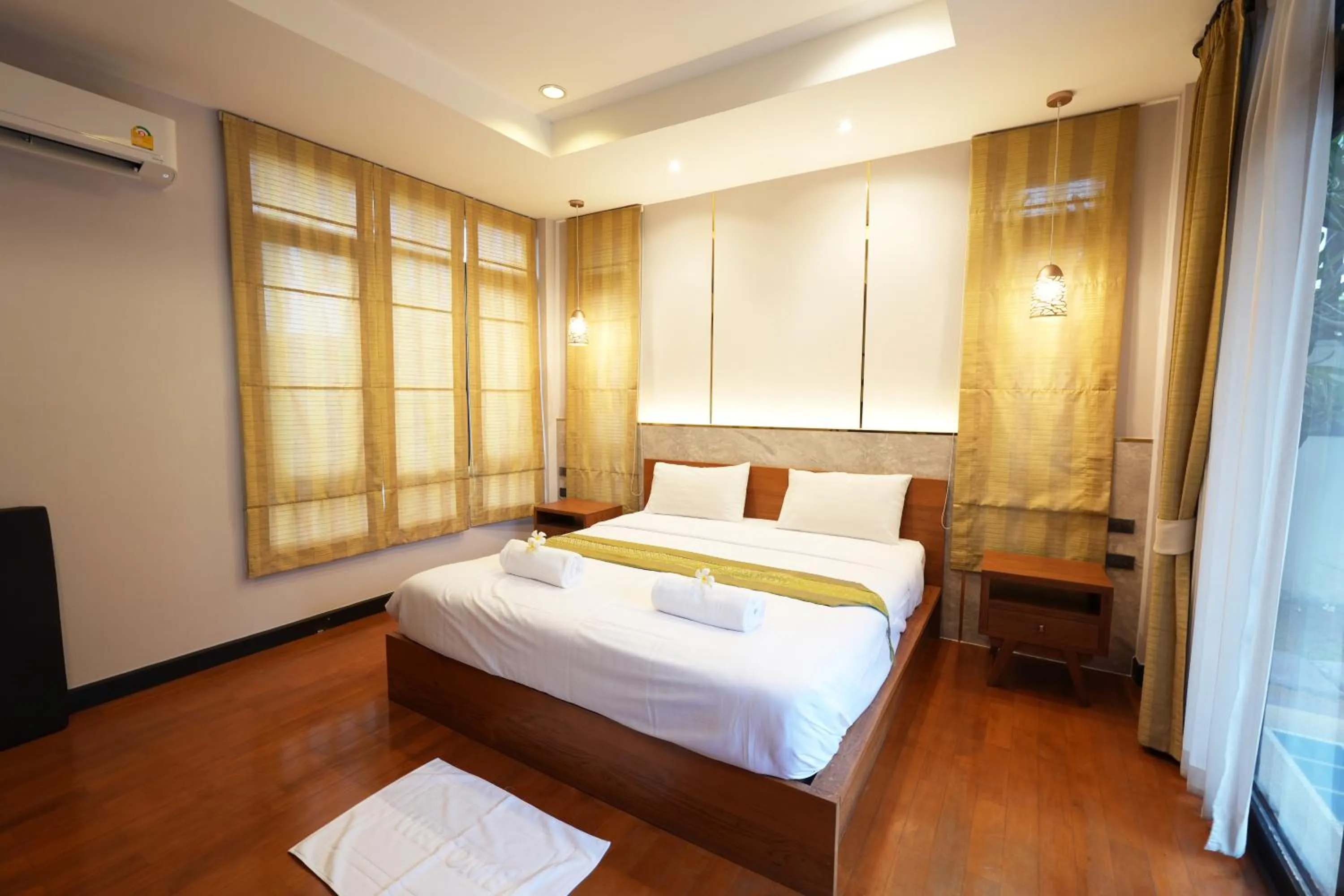 Bedroom, Bed in รมิดา พูล วิลล่า พัทยา Ramida Pool Villa Pattaya