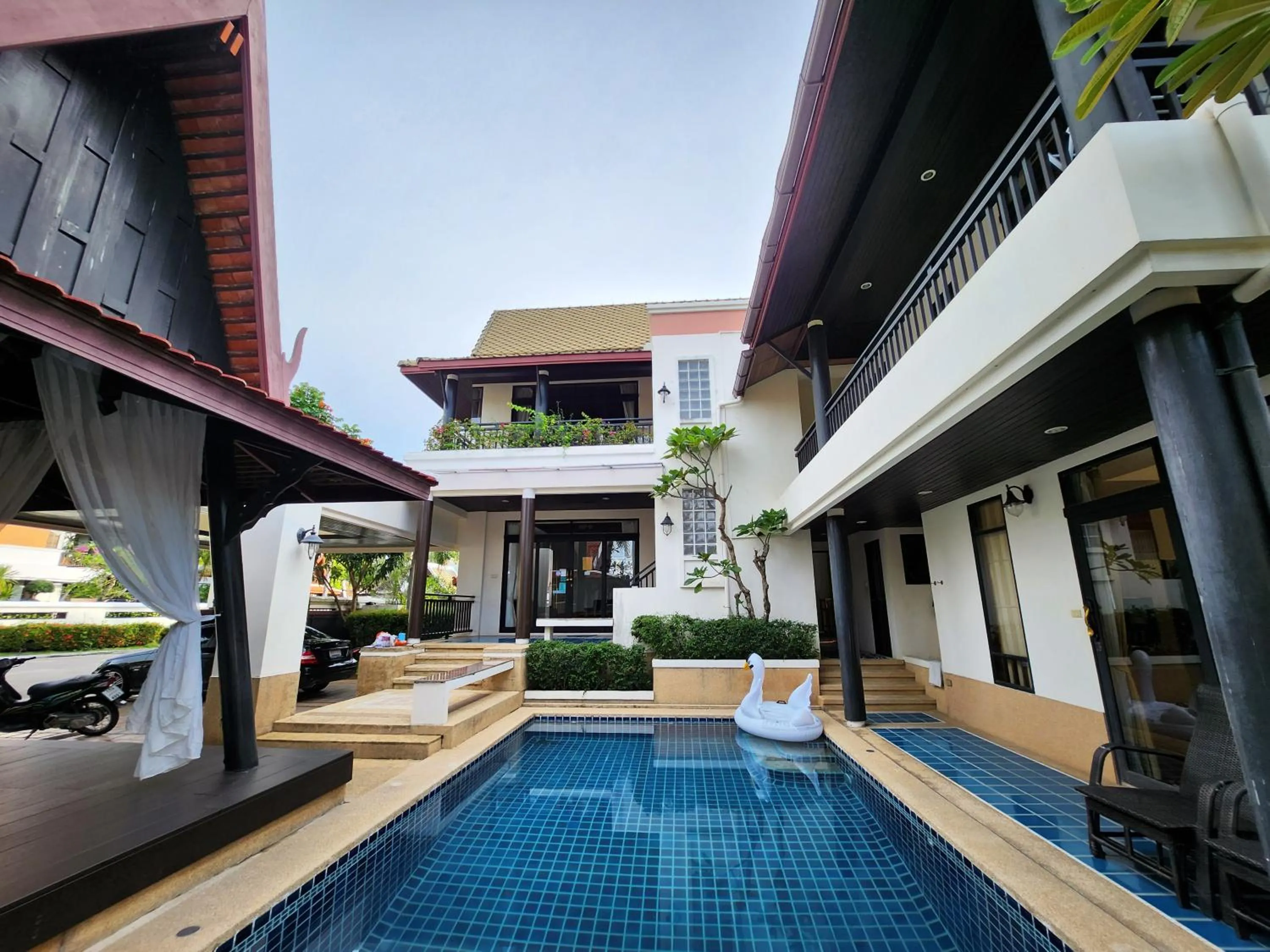 Property building in รมิดา พูล วิลล่า พัทยา Ramida Pool Villa Pattaya