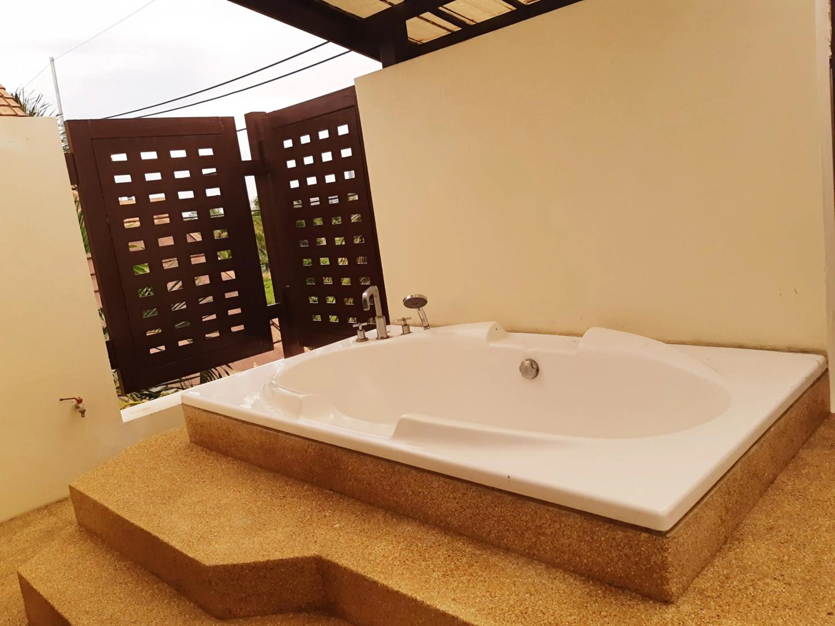 Bath in รมิดา พูล วิลล่า พัทยา Ramida Pool Villa Pattaya