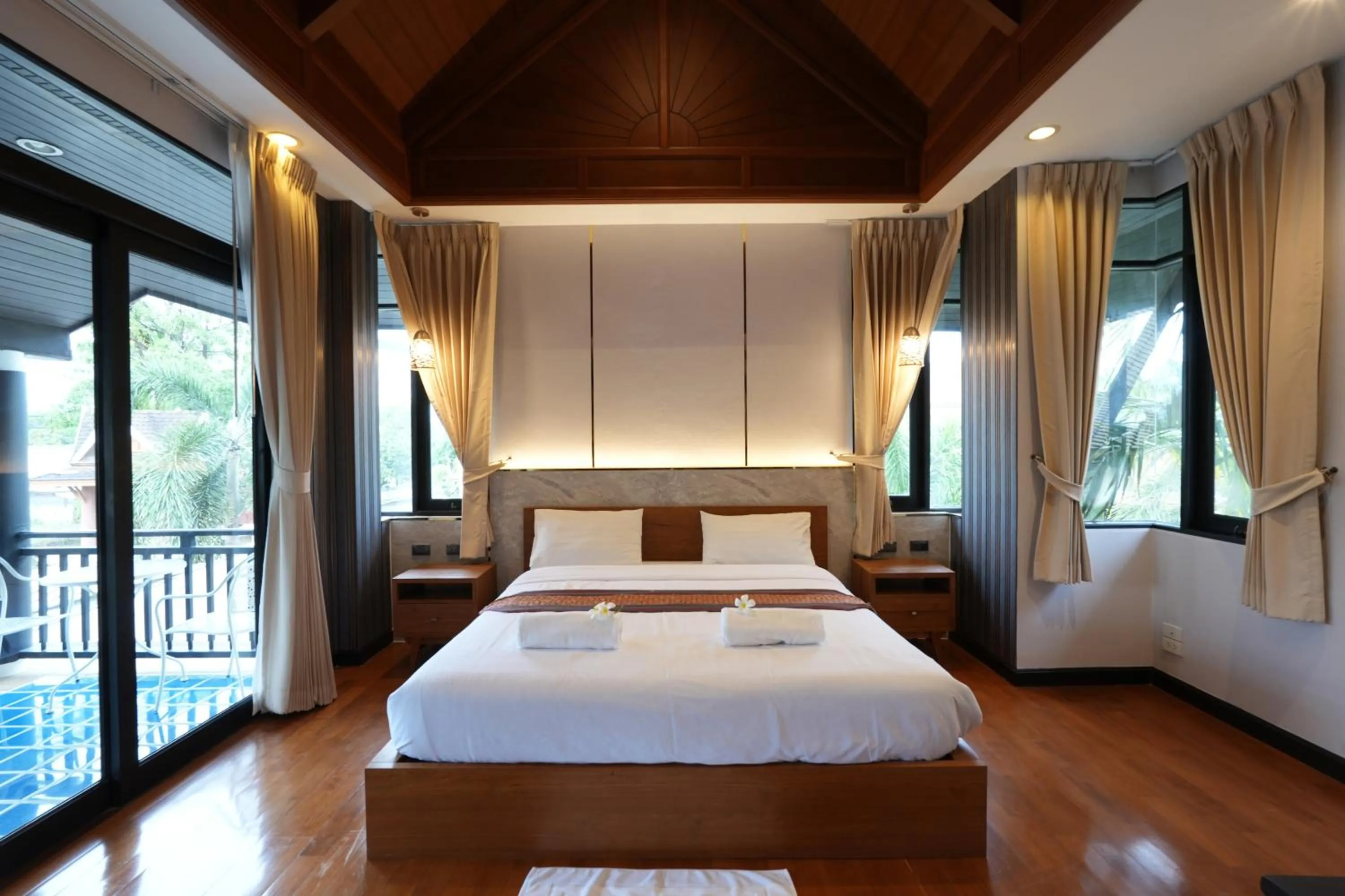Bedroom, Bed in รมิดา พูล วิลล่า พัทยา Ramida Pool Villa Pattaya