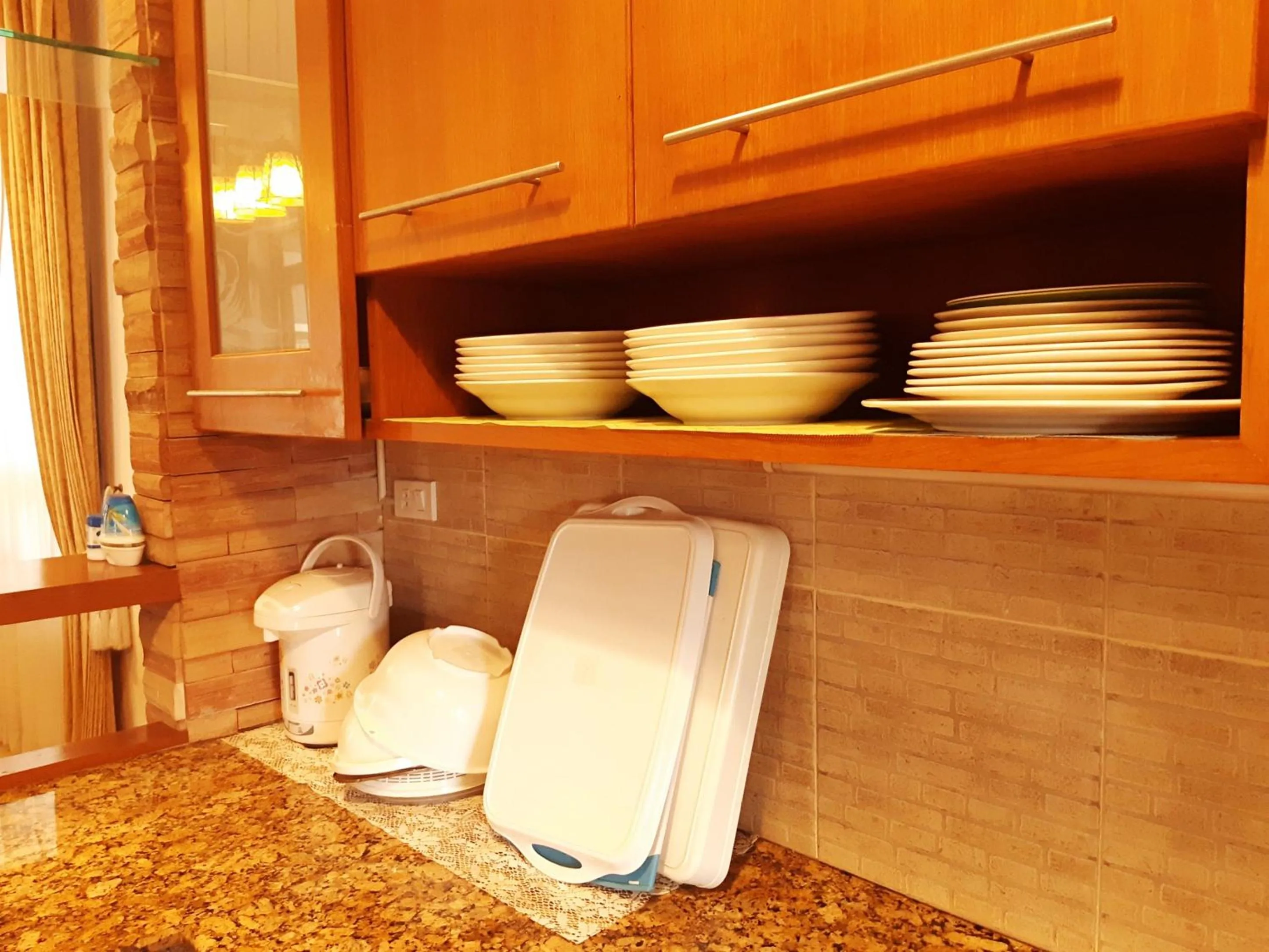 Kitchen or kitchenette in รมิดา พูล วิลล่า พัทยา Ramida Pool Villa Pattaya