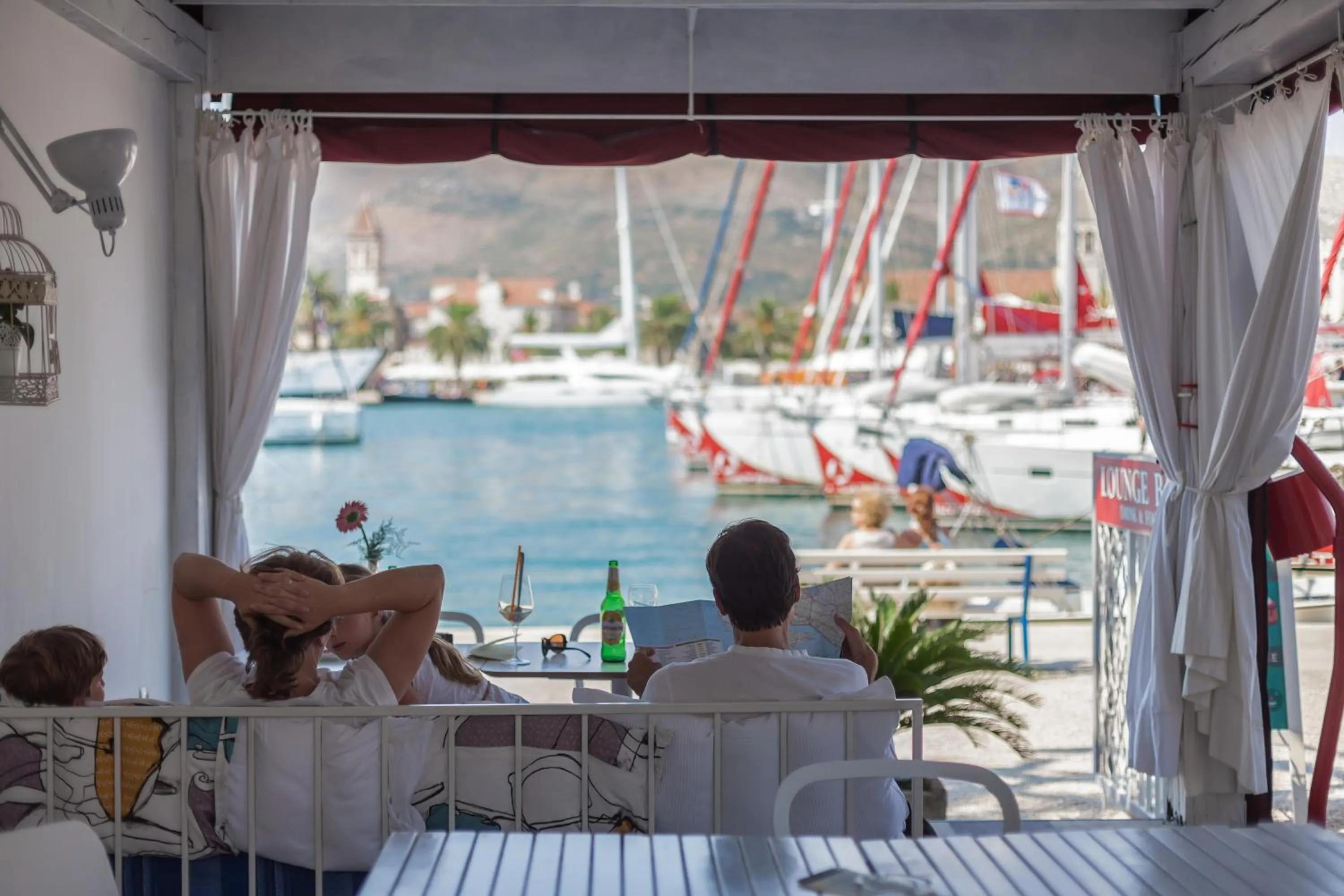 Restaurant/places to eat in Domus Maritima