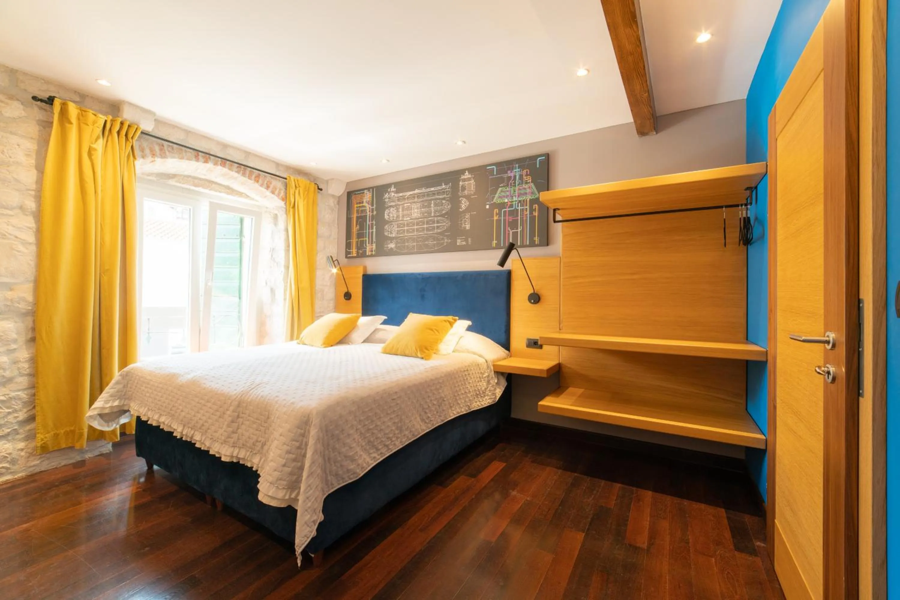 Photo of the whole room, Bed in Domus Maritima