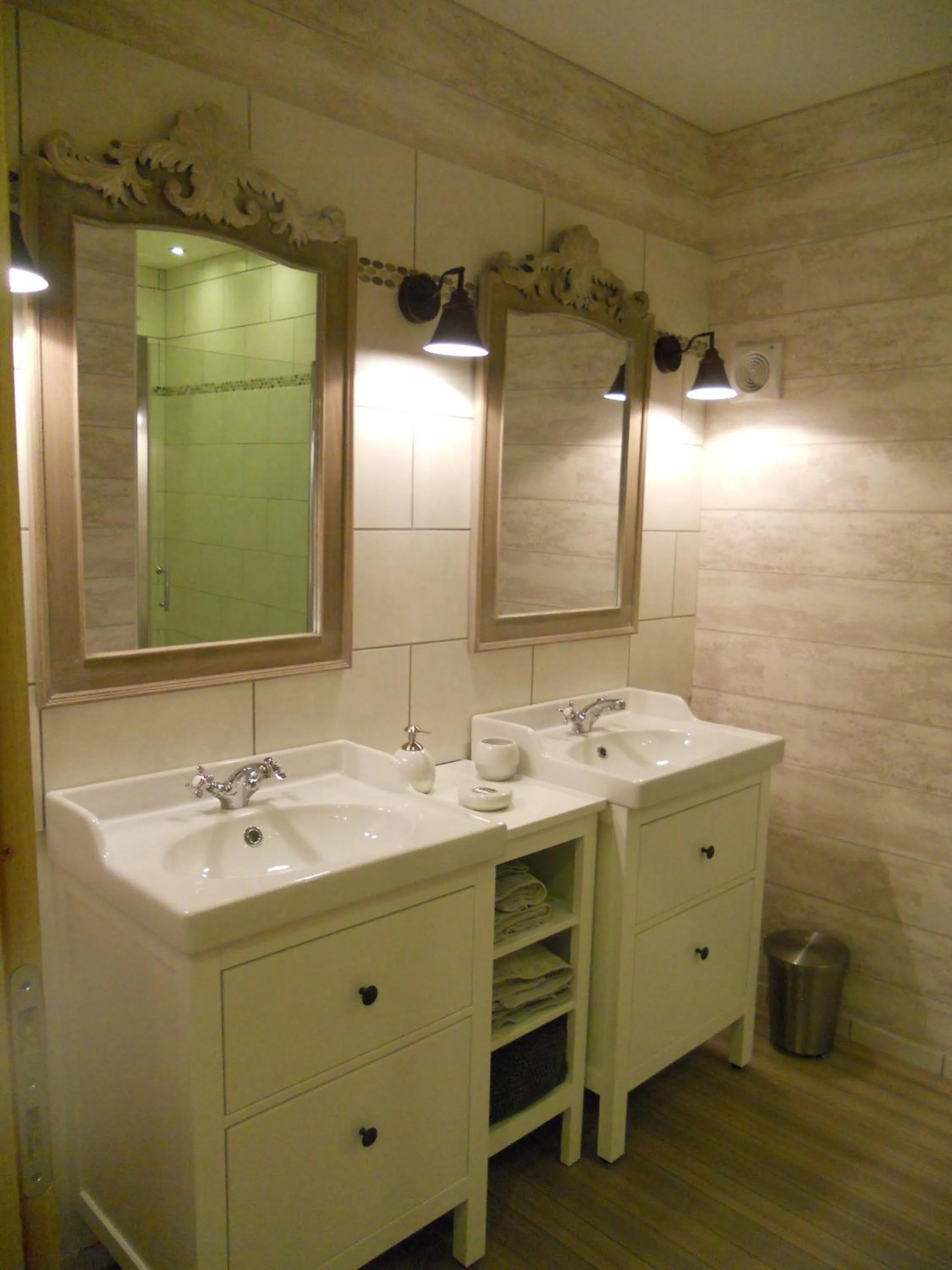 Bathroom in Les Mille et une Pierres