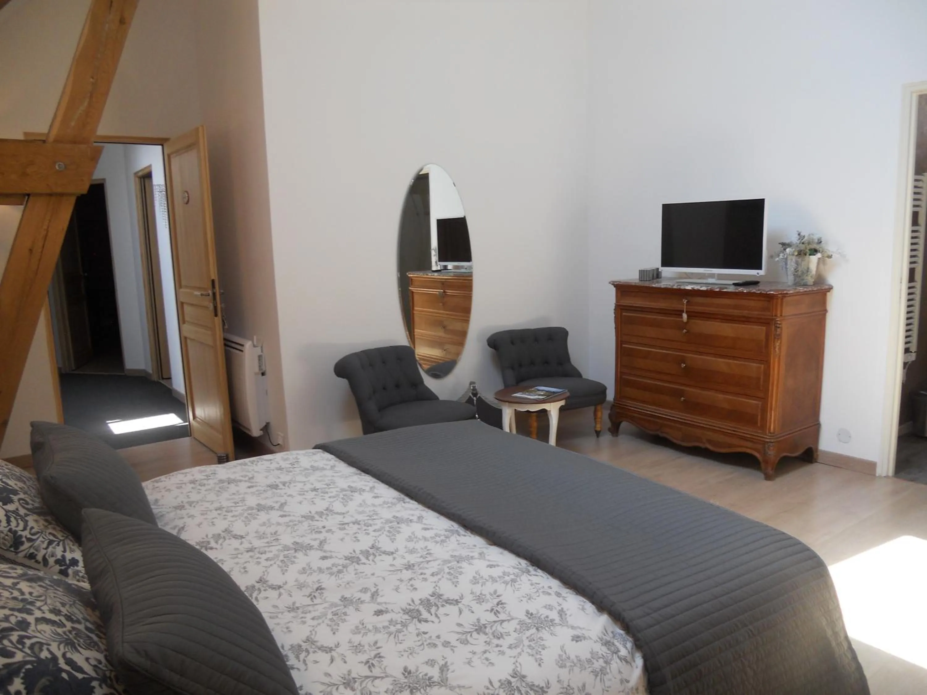 Bedroom, Bed in Les Mille et une Pierres