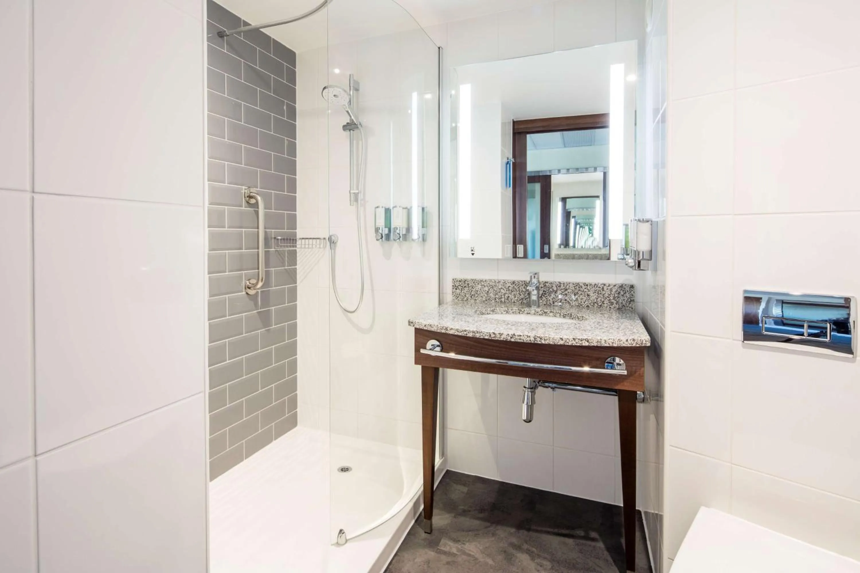 Bathroom in Hampton By Hilton Humberside Airport