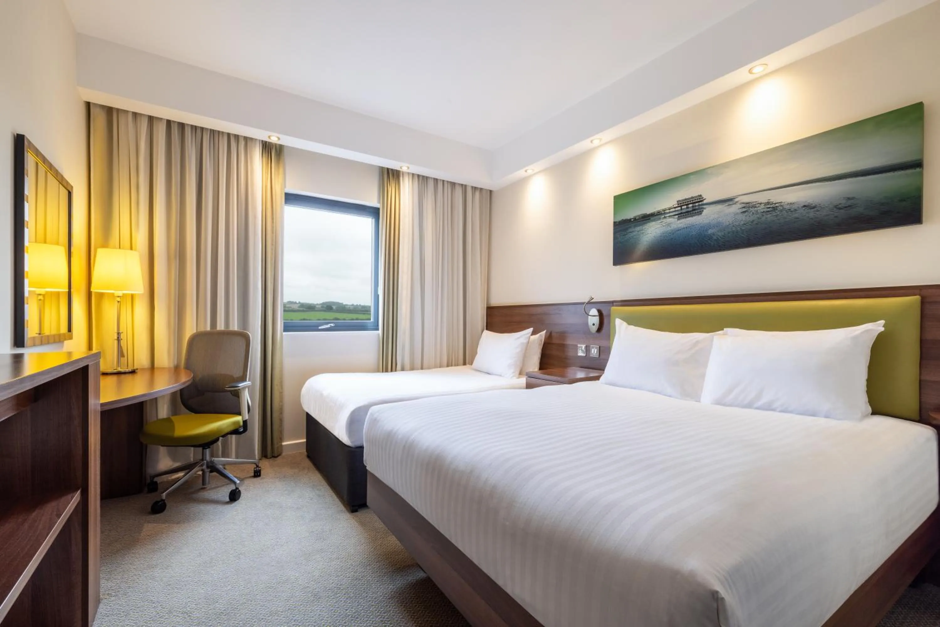Bedroom, Bed in Hampton By Hilton Humberside Airport