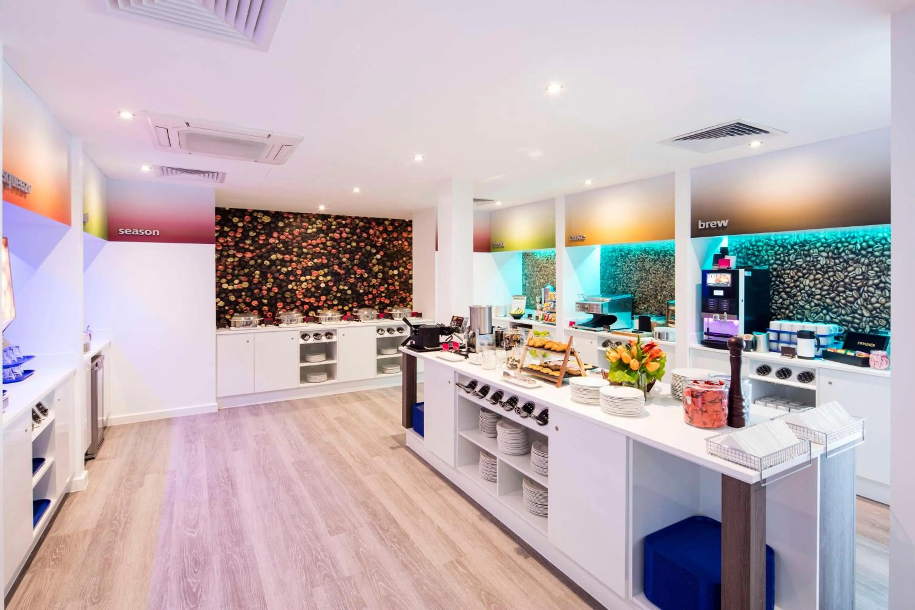 Dining area in Hampton By Hilton Humberside Airport