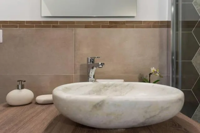 Decorative detail in B&B Glicini