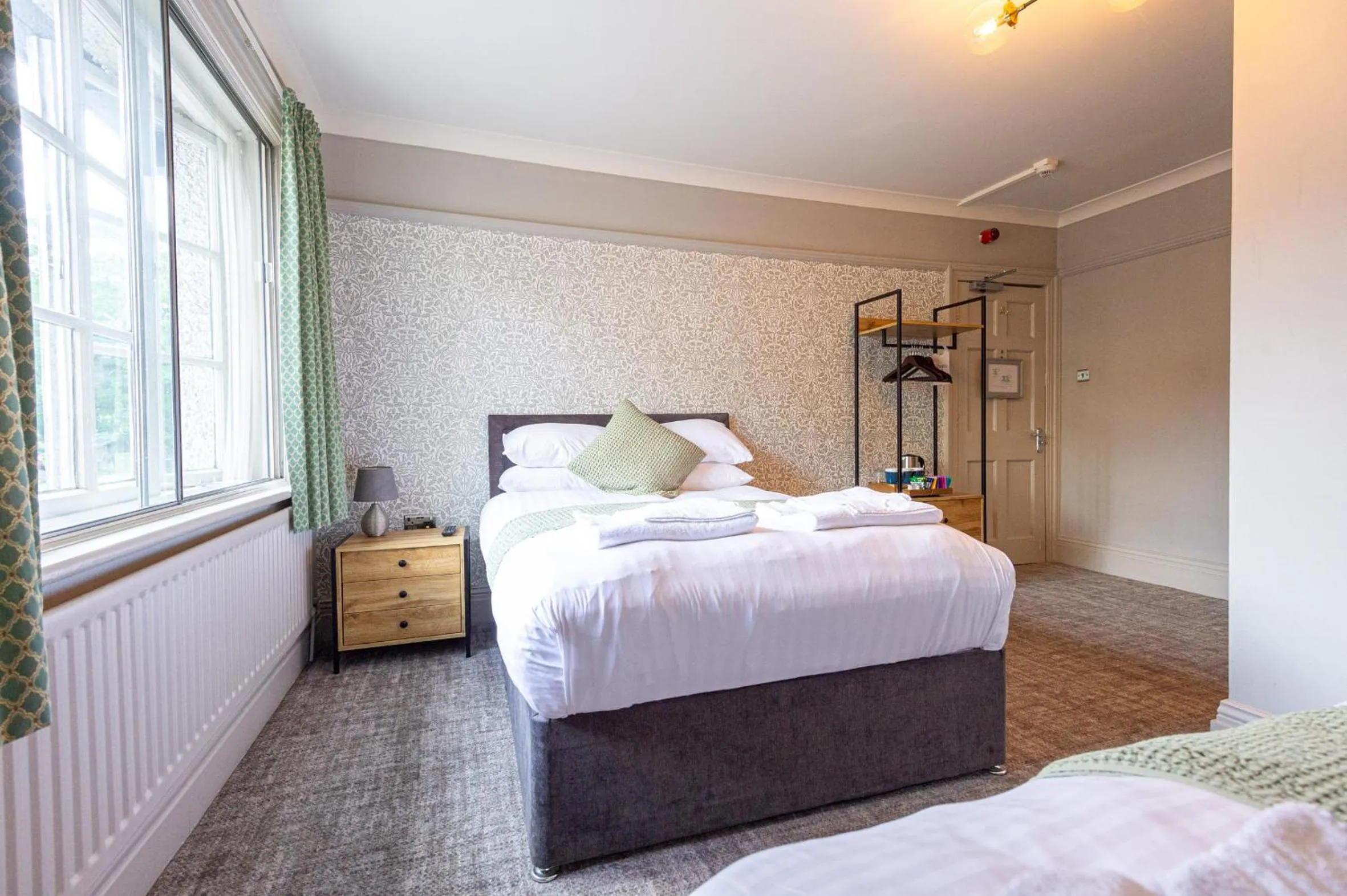 Bedroom, Bed in Fox Inn