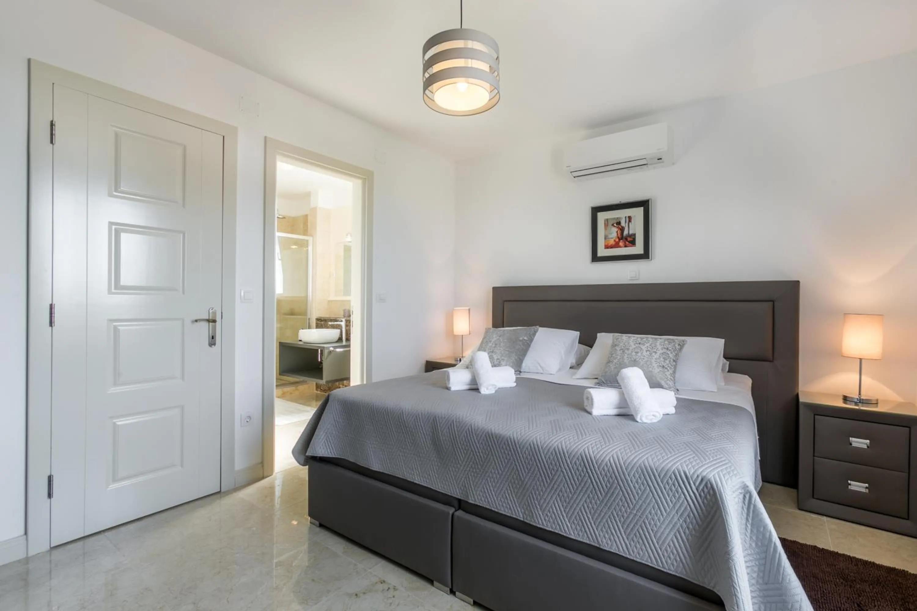 Bed in Villa Toma - Private Estate