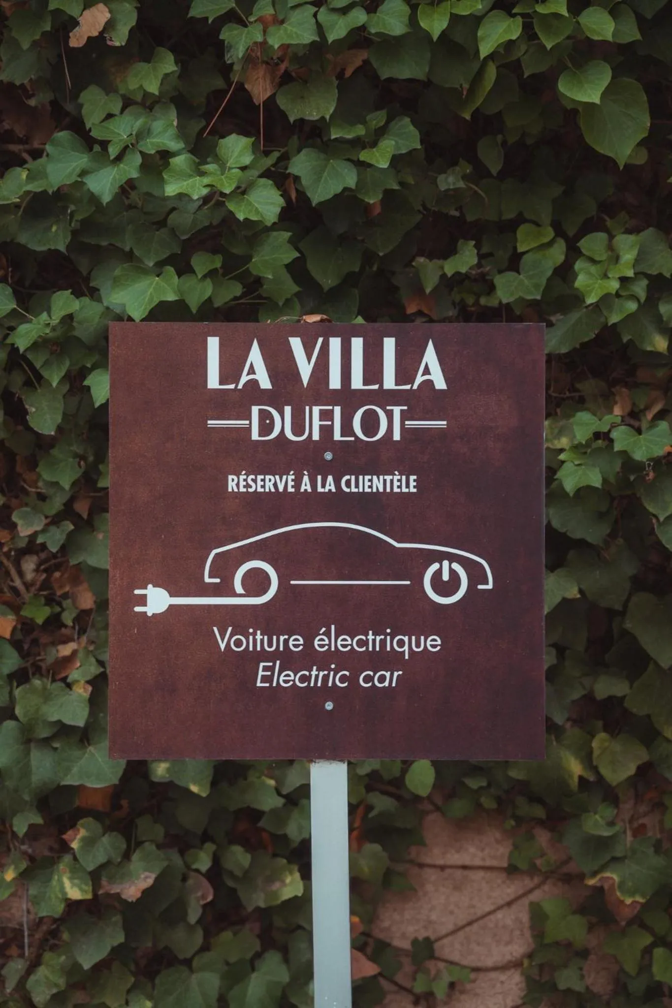 Parking in Villa Duflot Hôtel & Spa Perpignan