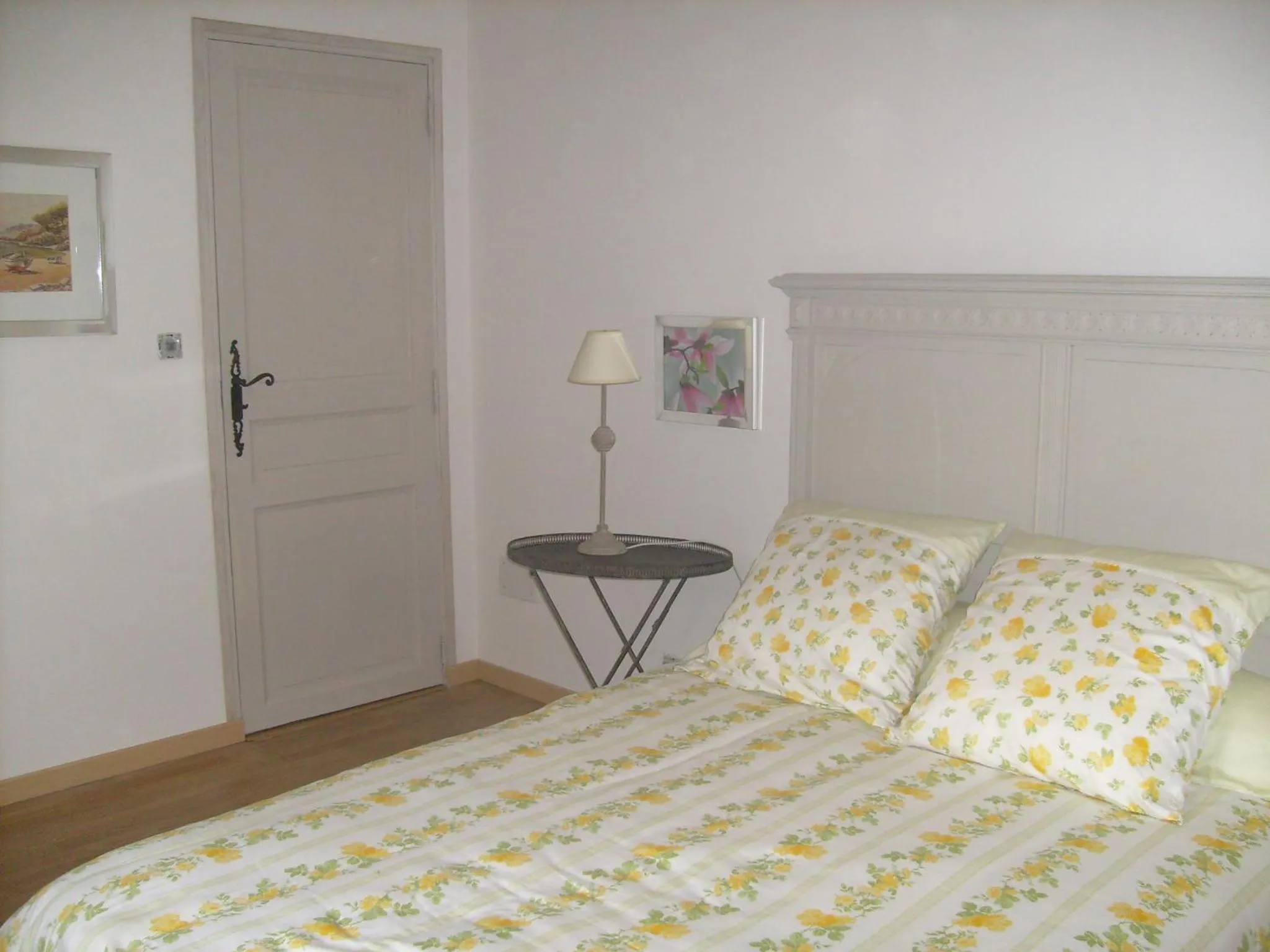 Bedroom, Bed in Les grands pins