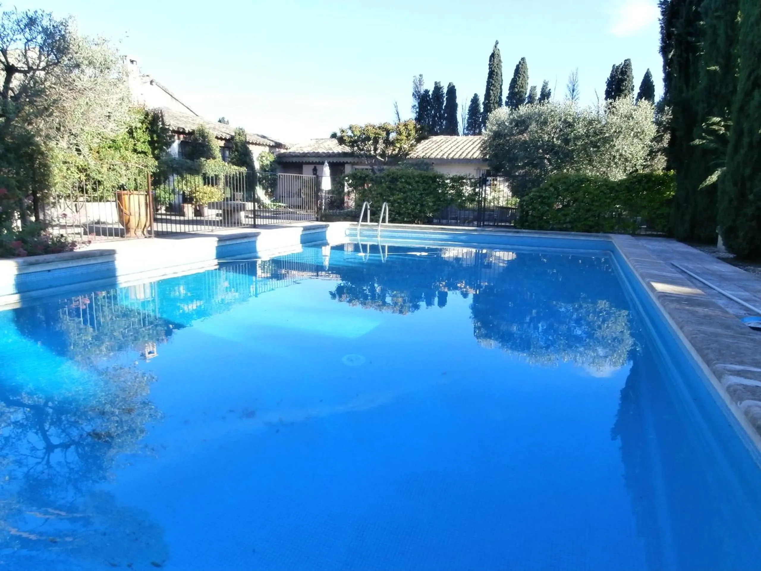 Swimming pool in Les grands pins