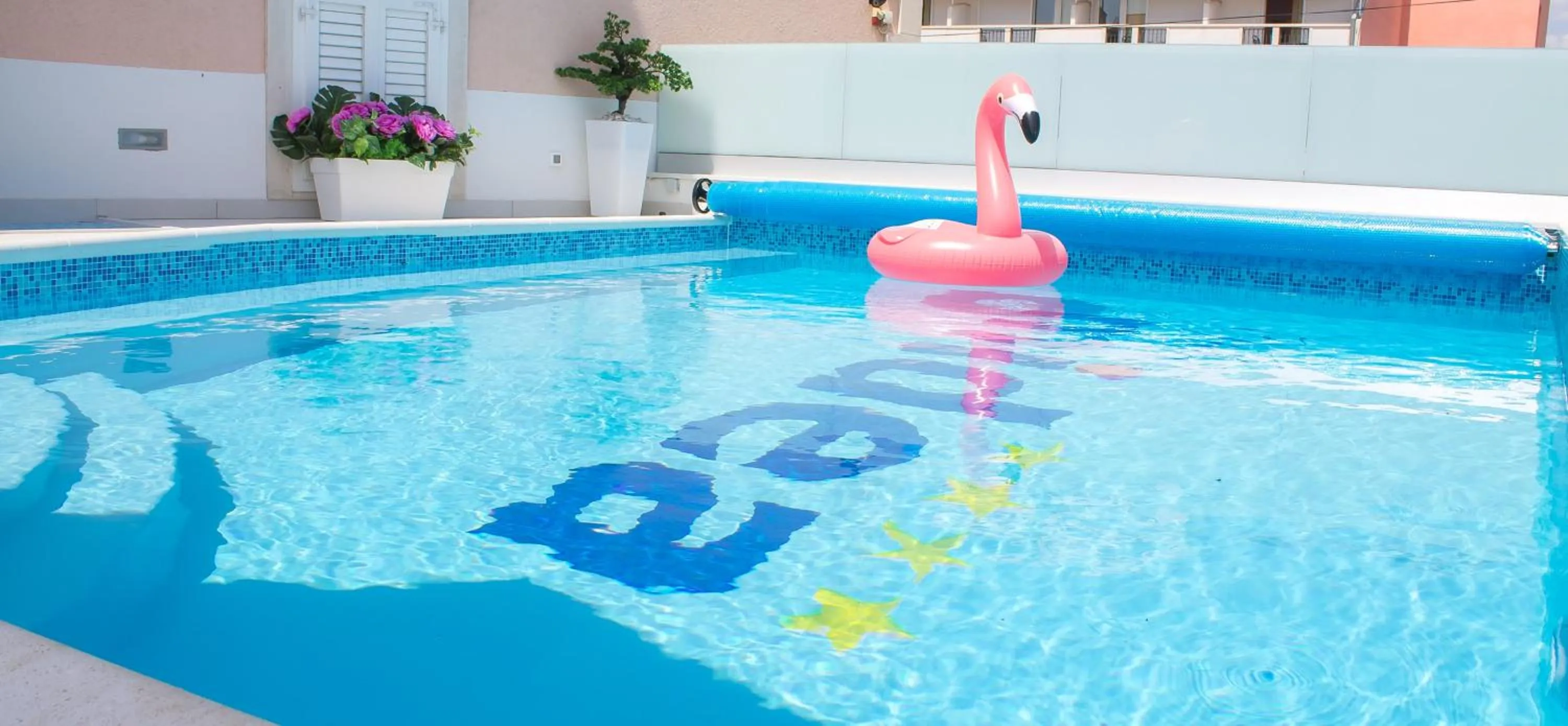 Swimming pool in Villa Midea