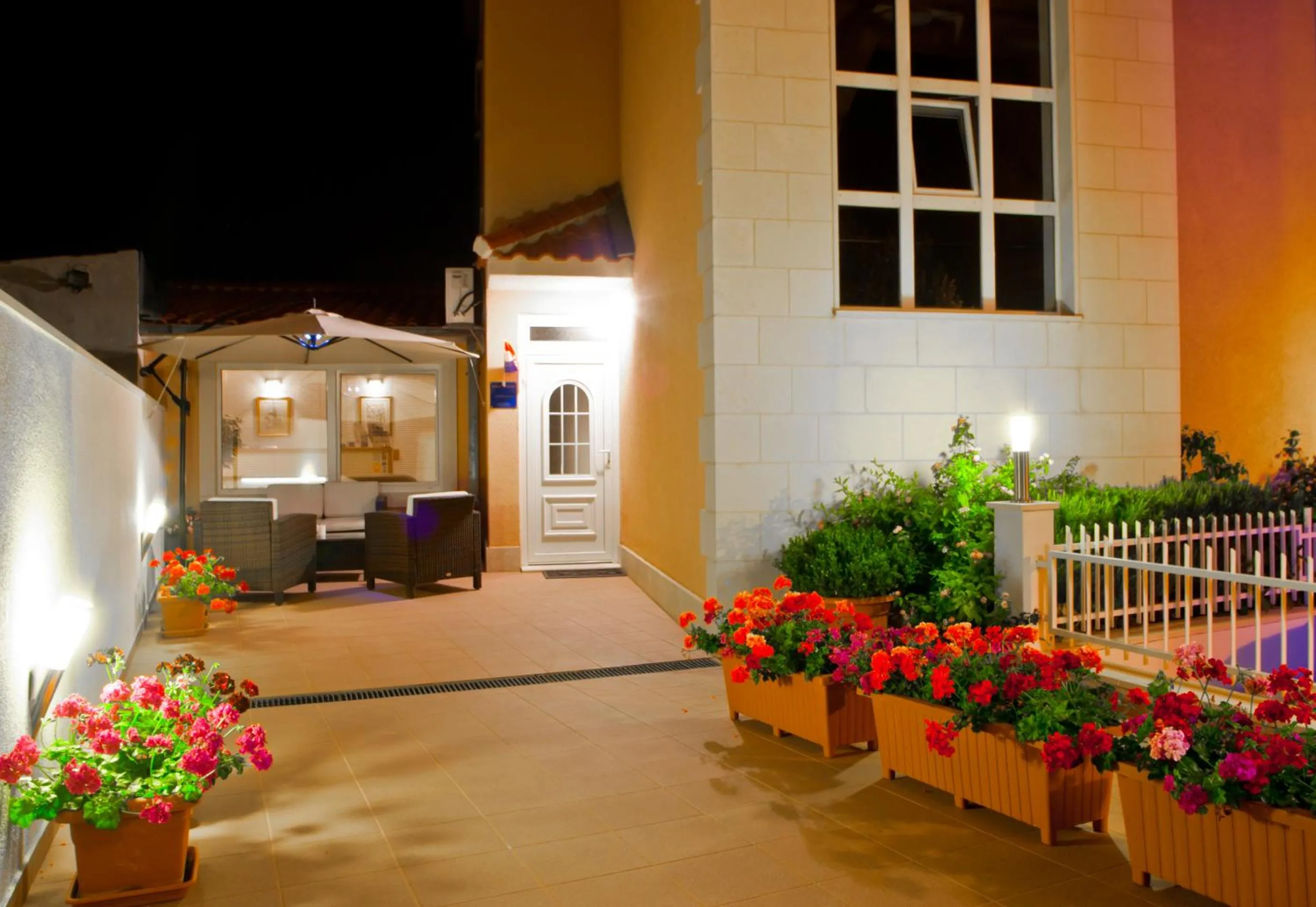 Facade/entrance in Villa Midea