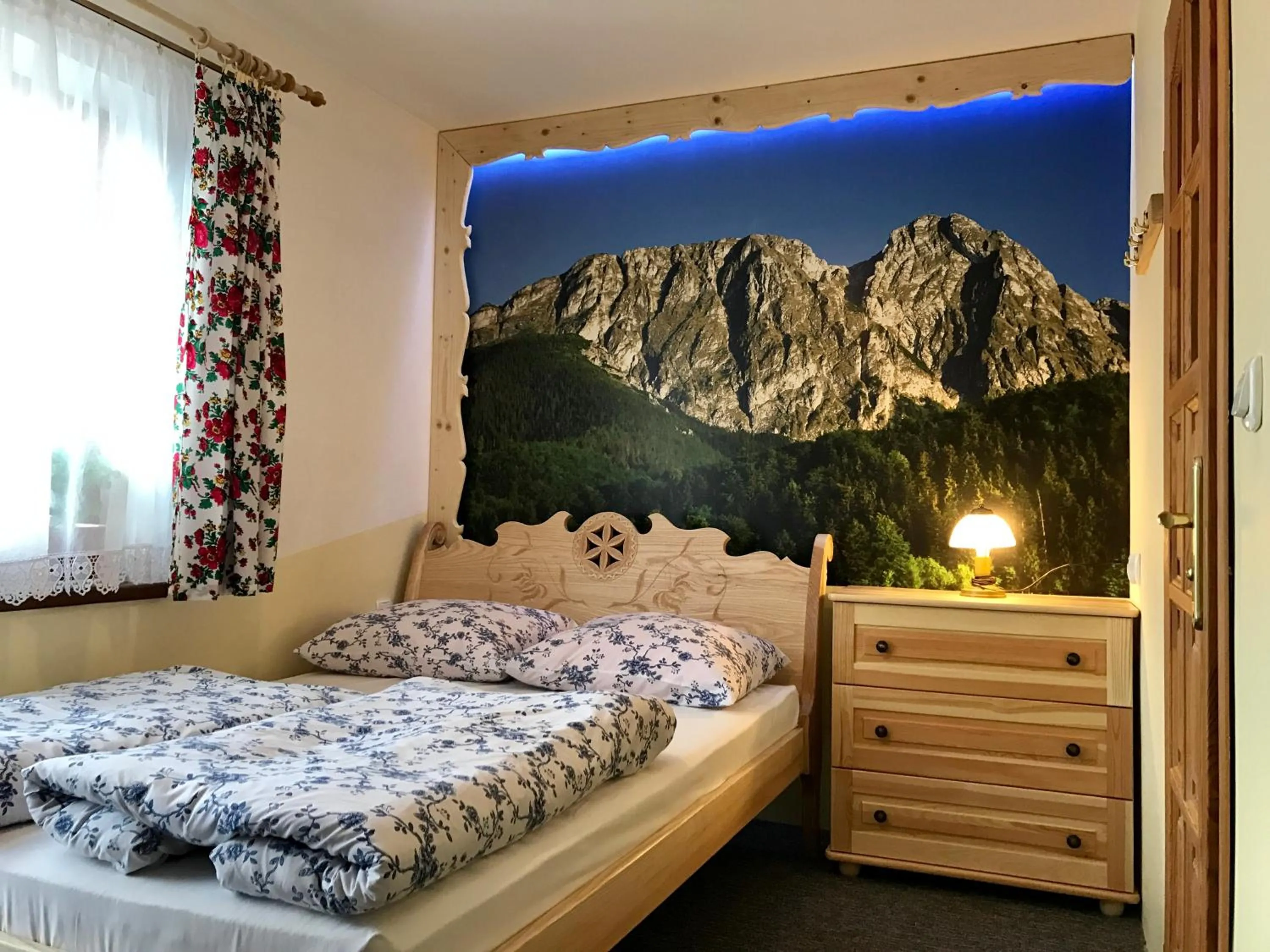 Bed in Chatka U Hazy - Regionalne Pokoje Zakopane