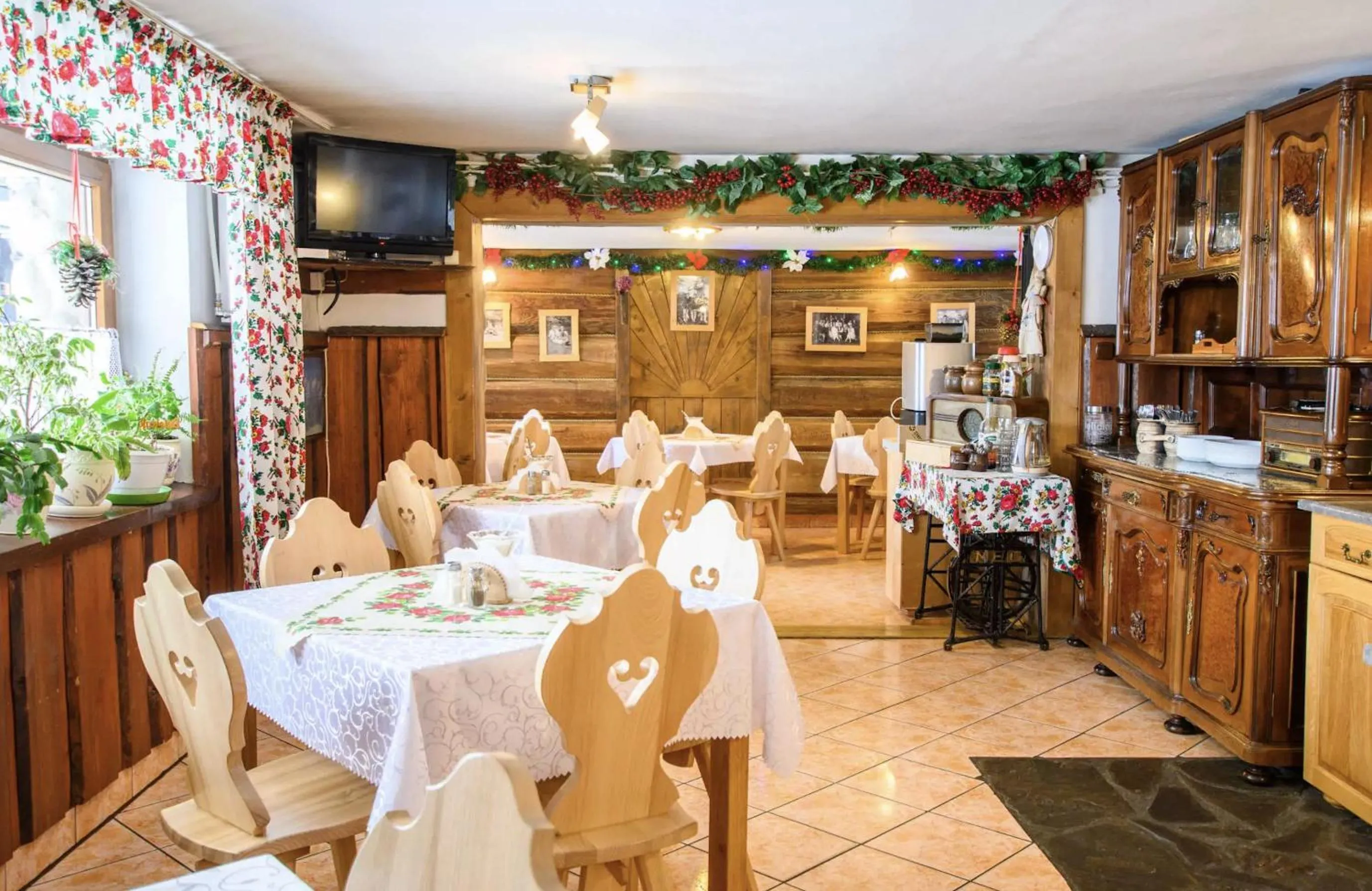 Dining area in Chatka U Hazy - Regionalne Pokoje Zakopane