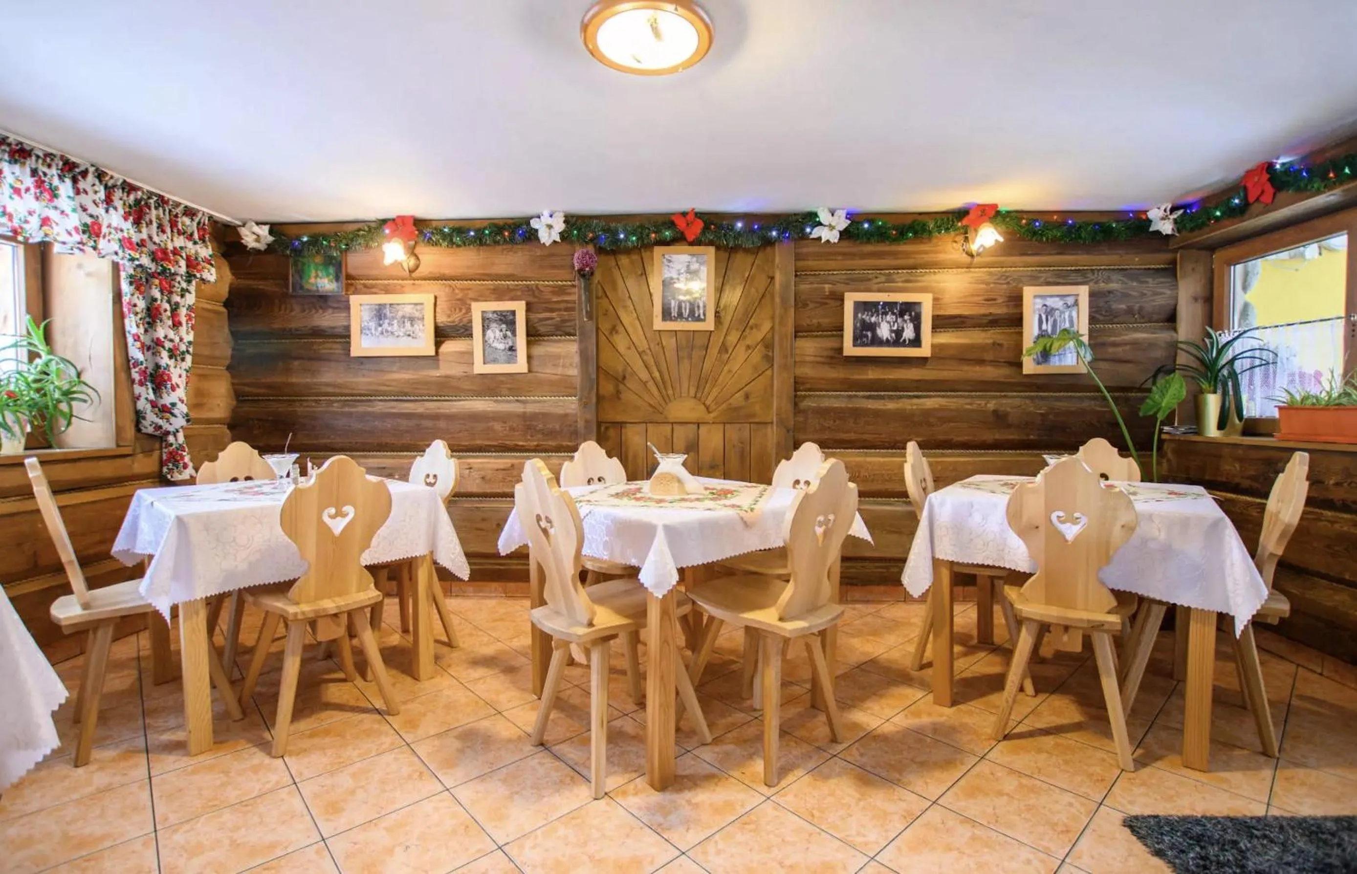 Dining area in Chatka U Hazy - Regionalne Pokoje Zakopane
