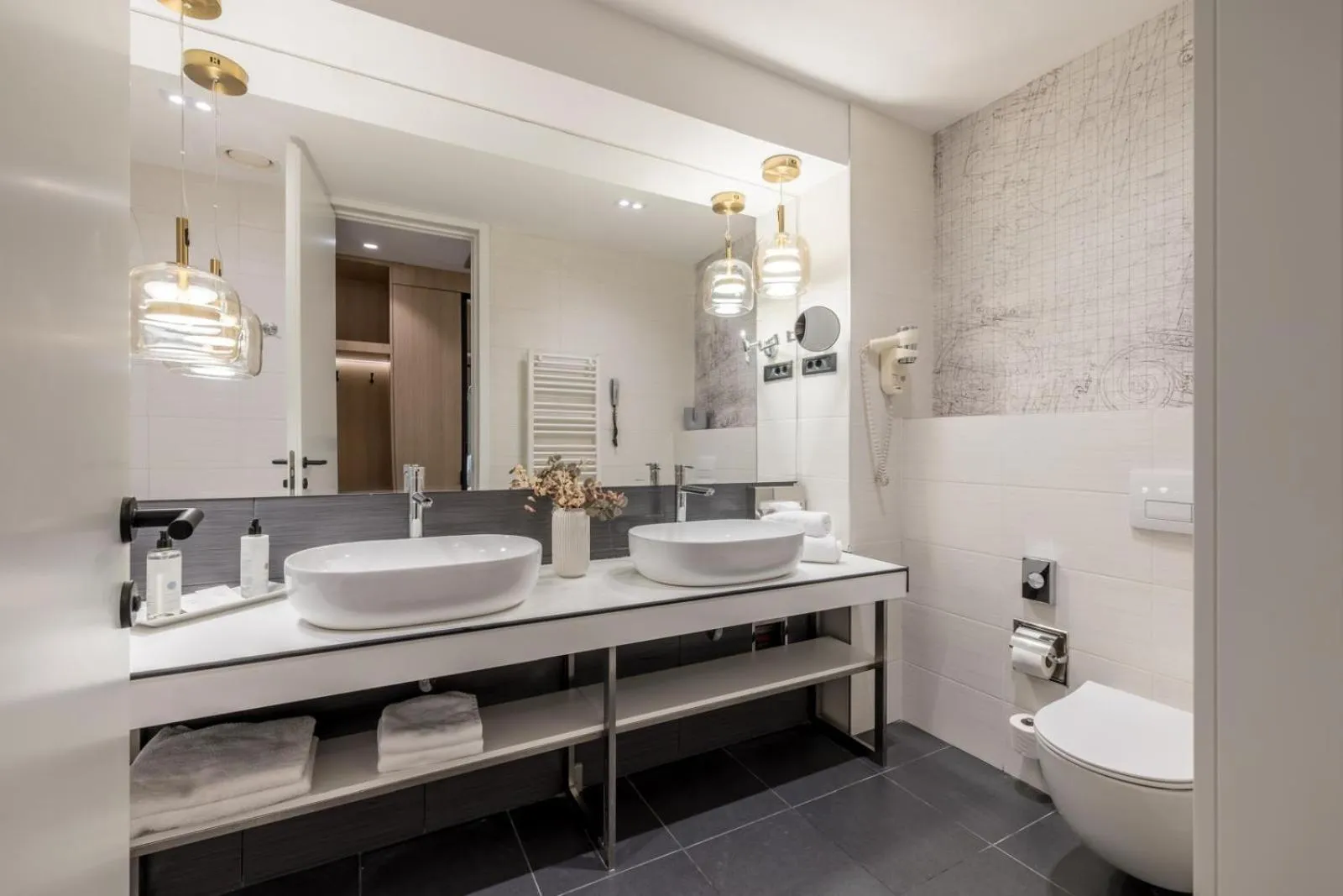 Bathroom in Hotel Atrium