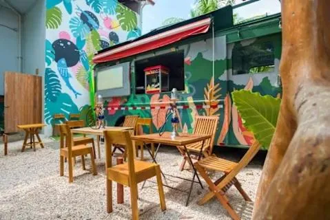 Restaurant/places to eat in Socialtel Santa Teresa South