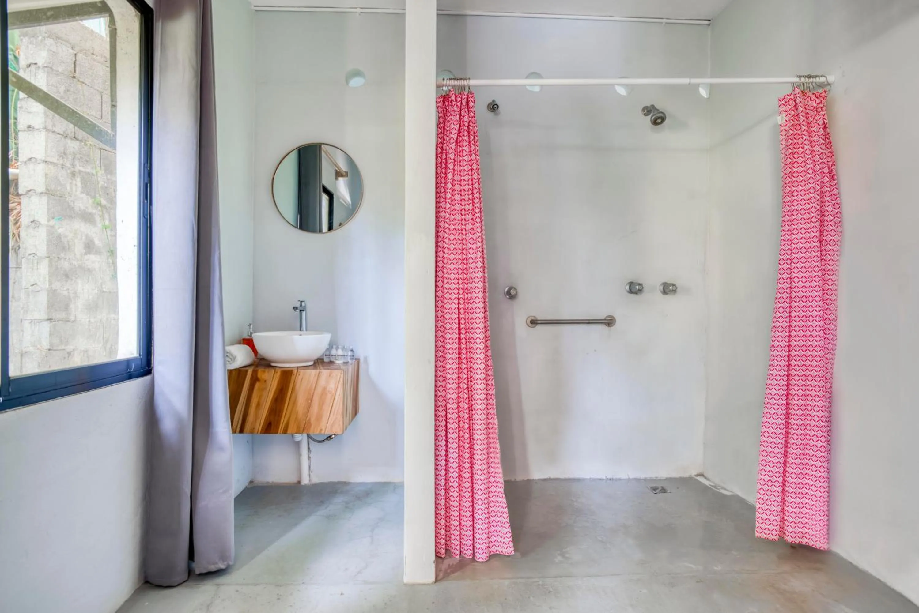 Bathroom in Socialtel Santa Teresa South